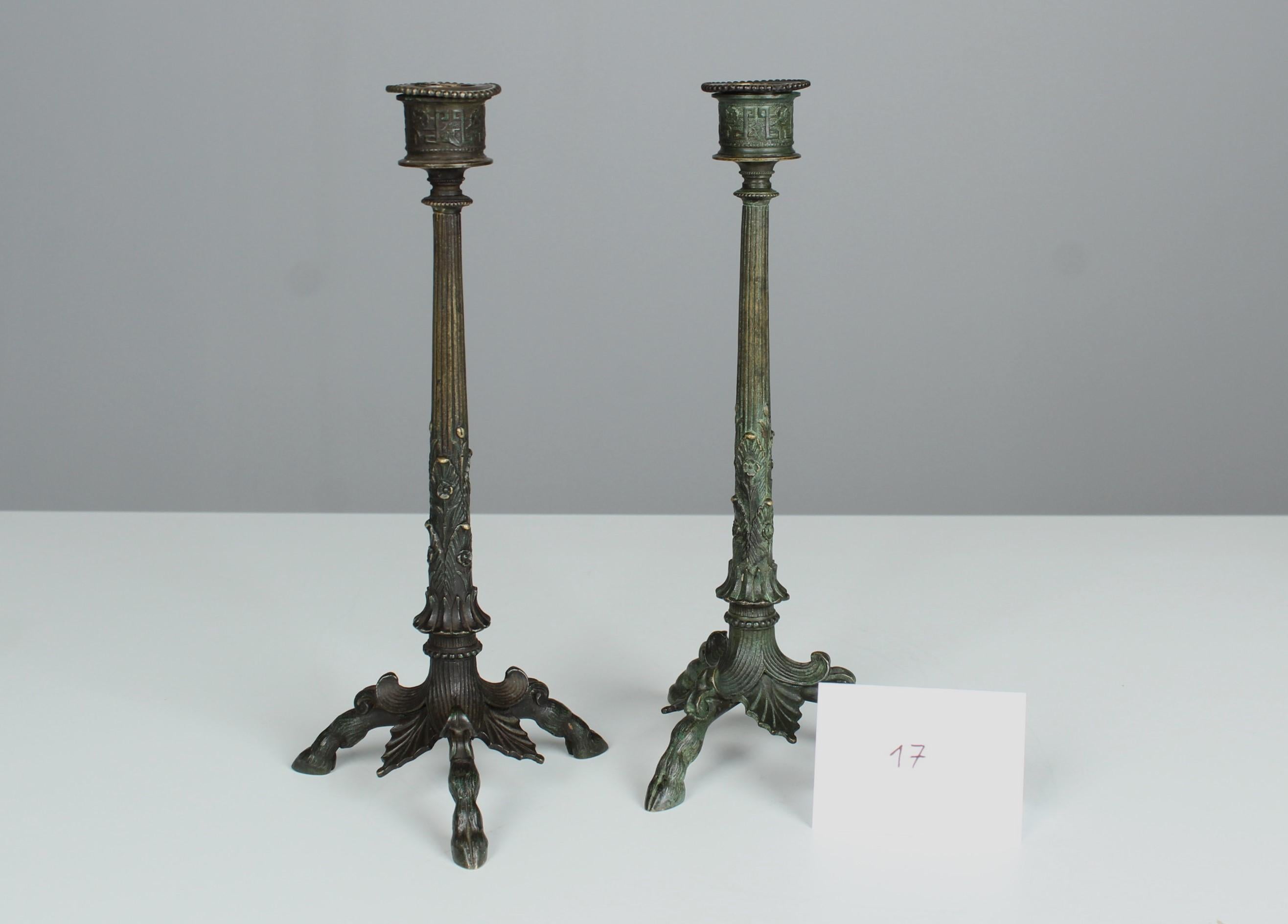 Paire de chandeliers du 19ème siècle, bronze patiné, France, pieds de cerfs en vente 4