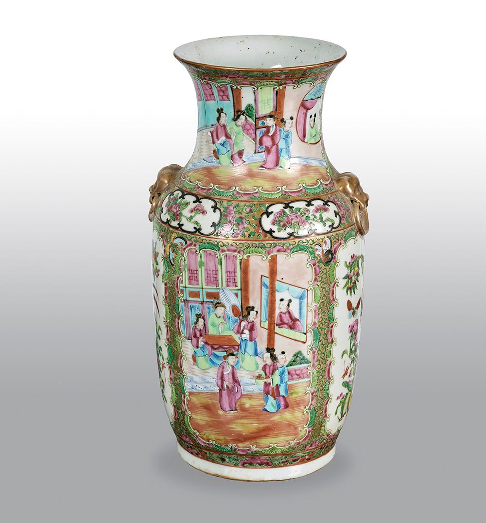 Hand-Painted Pair of 19th Century Cantonese Vases For Sale