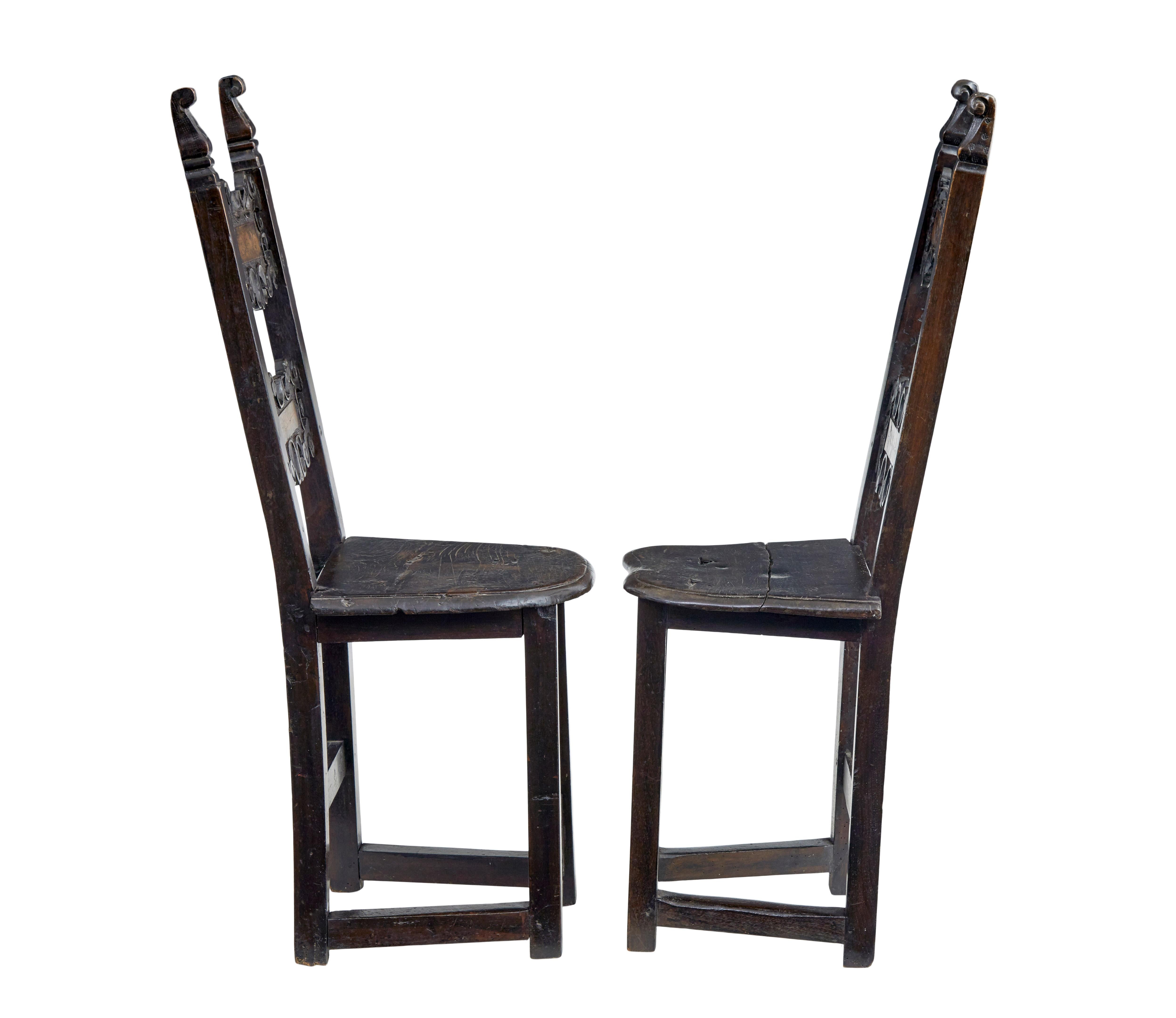 Rococo Paire de fauteuils de salle d'inspiration carolorienne du 19e siècle en vente