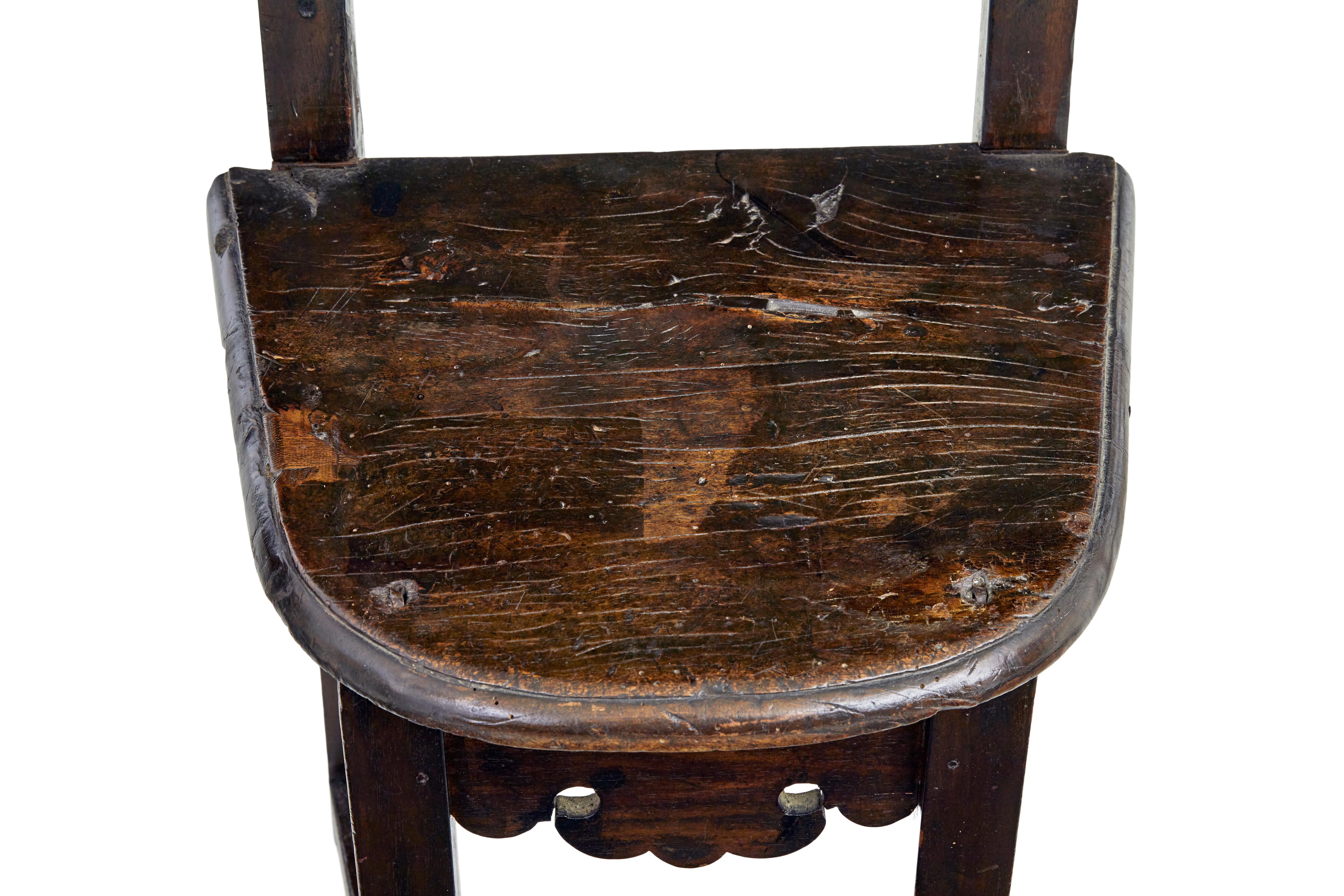 Paar karolingisch inspirierte Sessel aus dem 19. (Holzarbeit) im Angebot