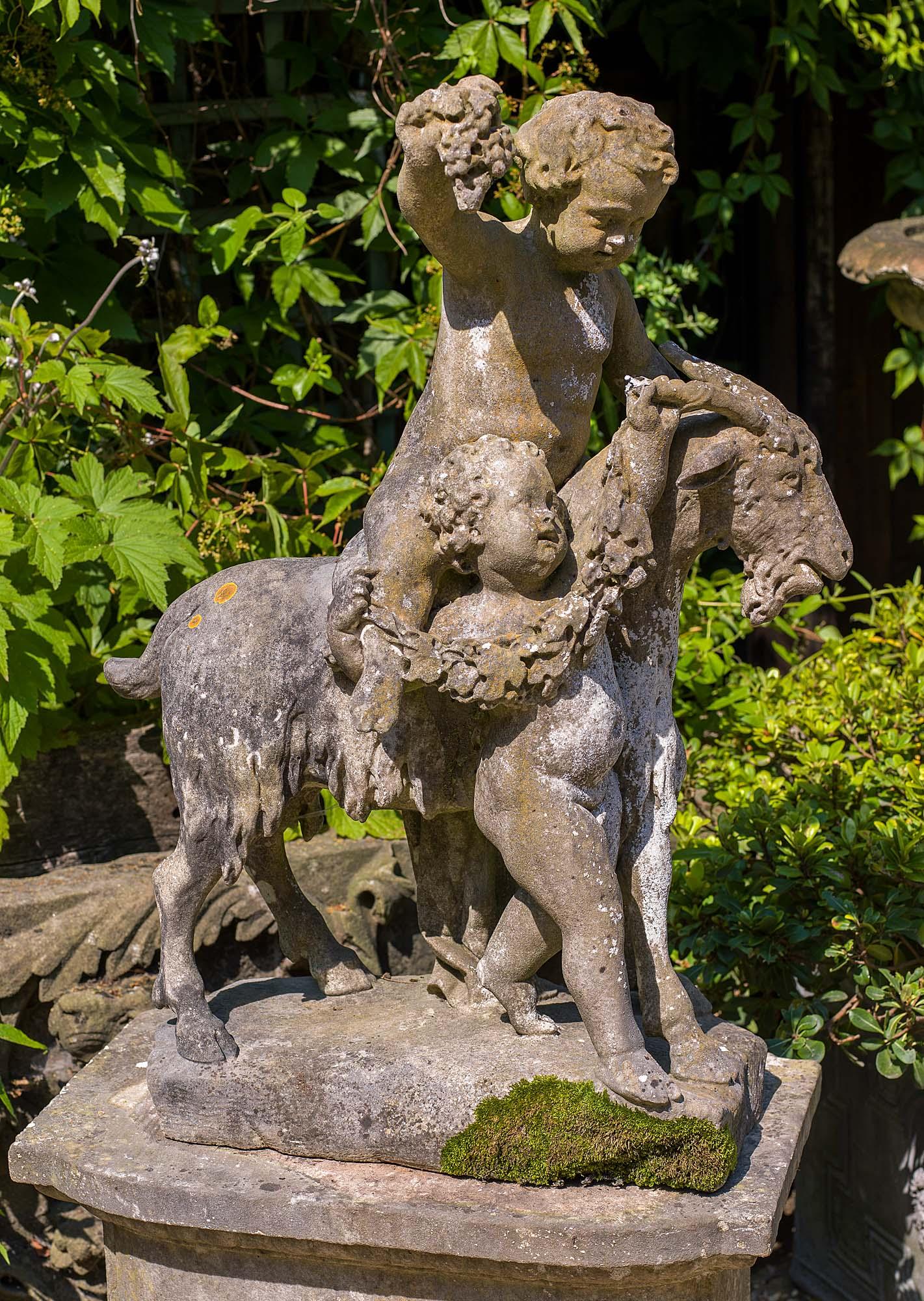 Pair of 19th Century Carrara Marble Italian Garden Sculptures In Good Condition In London, GB