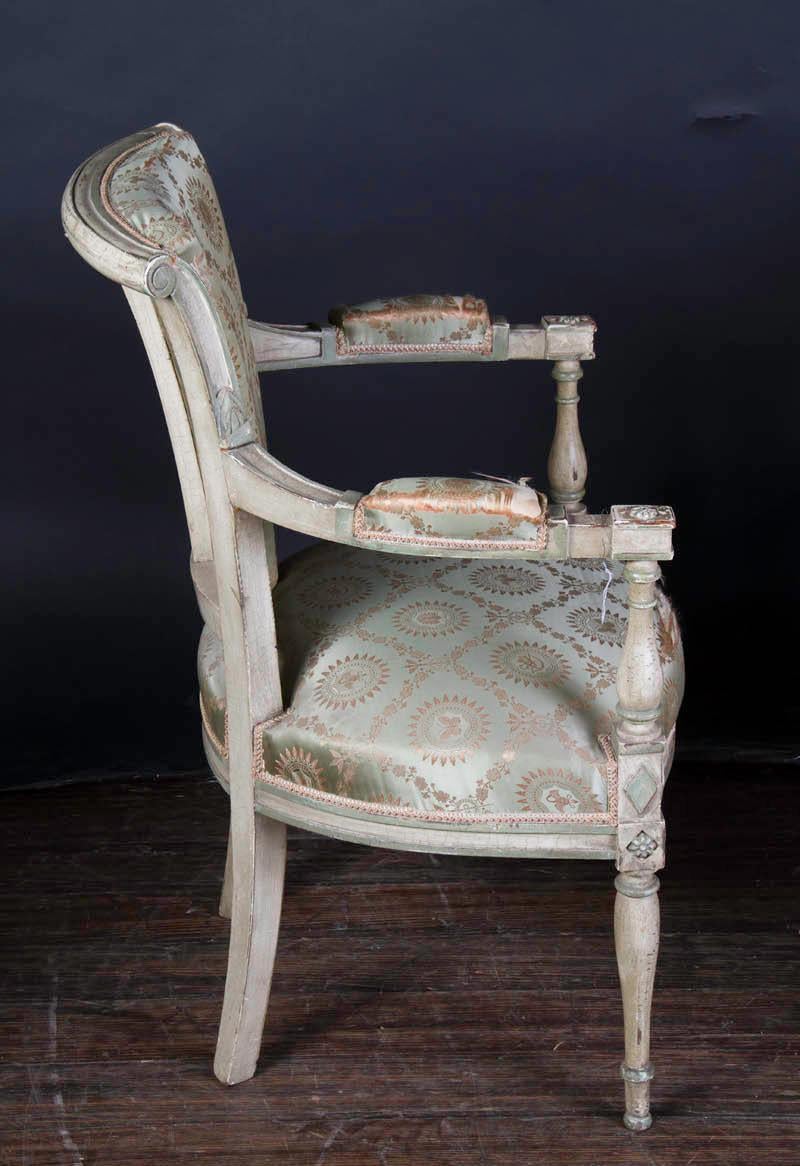 Paar geschnitzte und bemalte Directoire Fauteuils (offene Sessel) aus dem 19.