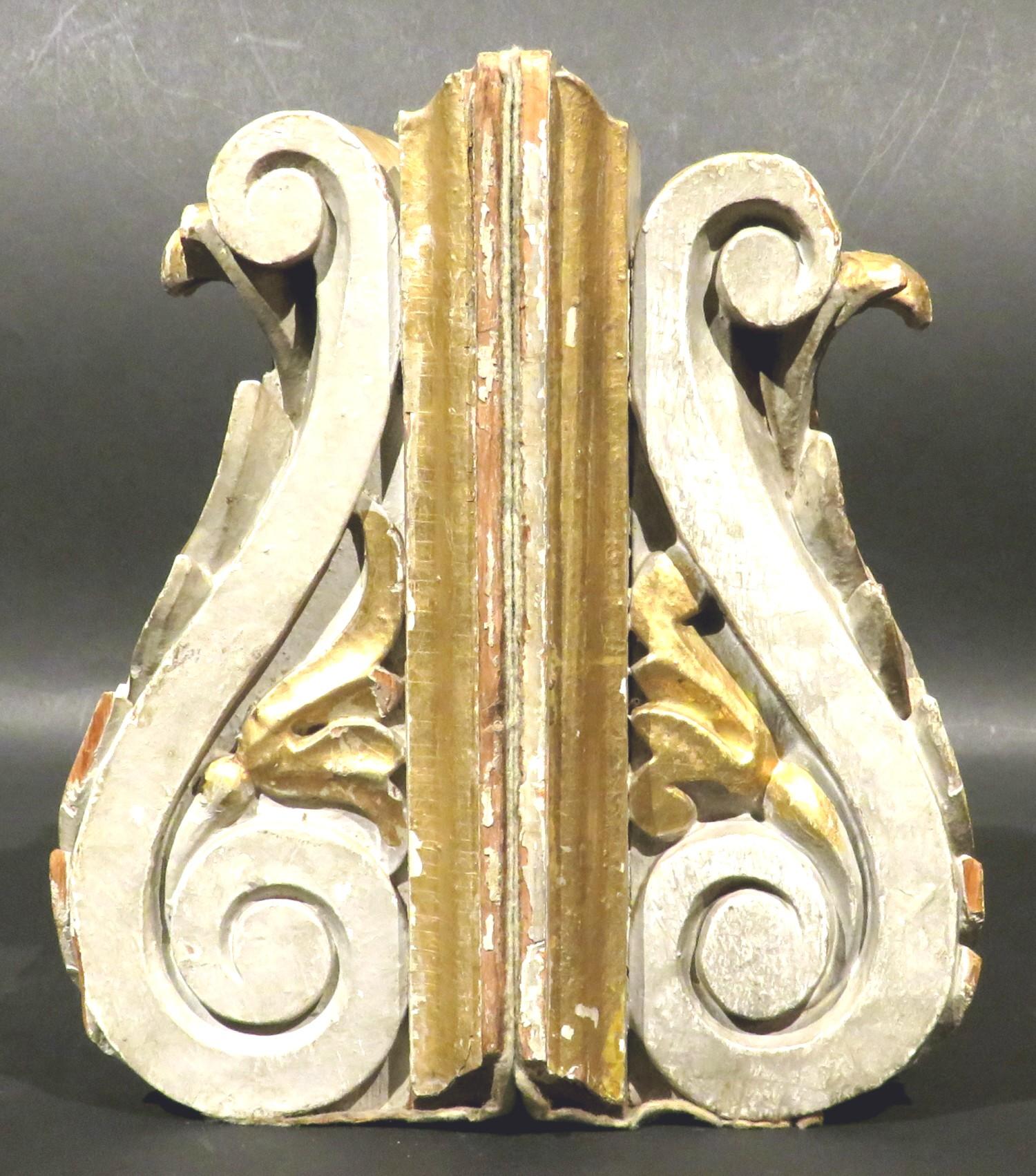 Paar geschnitzte und vergoldete Krappen aus dem 19. Jahrhundert, umgewandelt in Buchstützen, um 1890 im Zustand „Gut“ im Angebot in Ottawa, Ontario