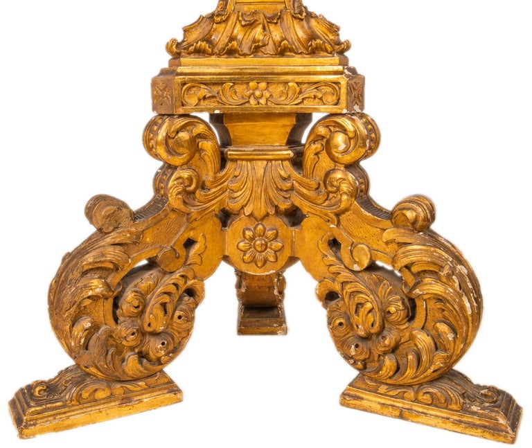 Pair of 19th Century Carved Giltwood Torchas / Lamps For Sale at 1stDibs