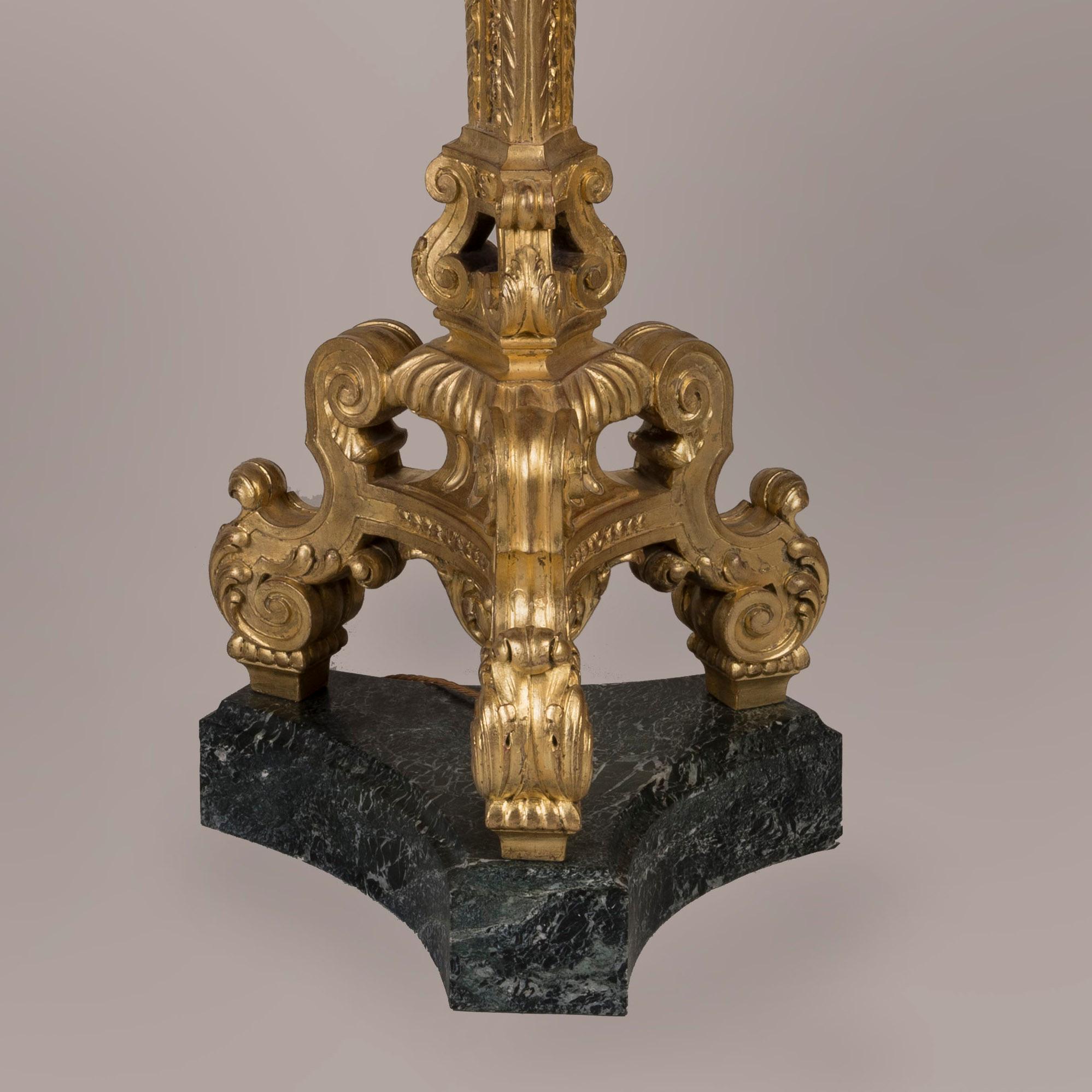 Pair of 19th Century Carved Giltwood Torchères with Crystal Candelabra In Good Condition For Sale In London, GB