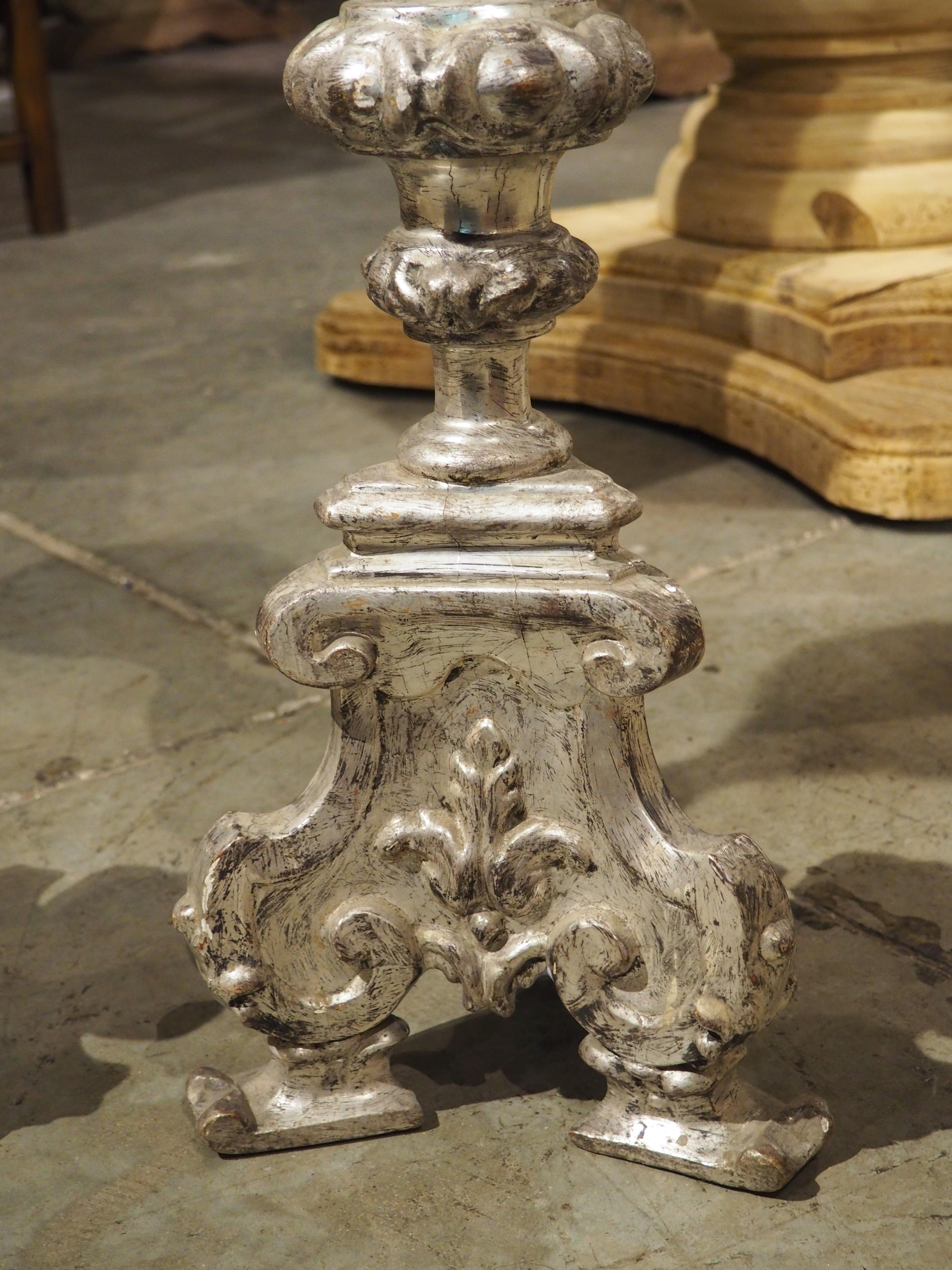 Hand-Carved Pair of 19th Century Carved Italian Silverleaf Candlesticks For Sale