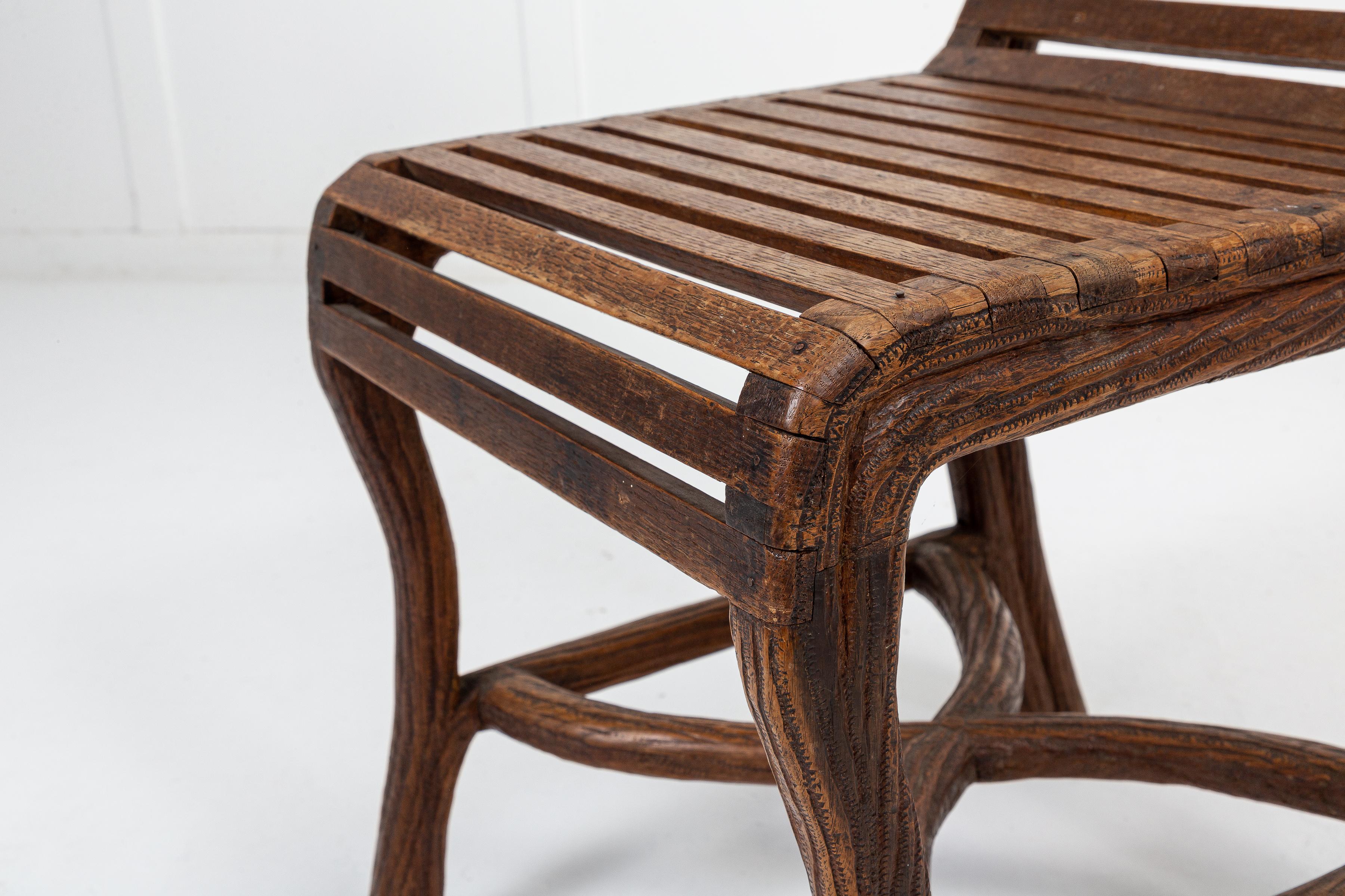 Paire de chaises en bois de tilleul sculpté du 19ème siècle en vente 4
