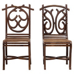 Paar geschnitzte Lindenholzstühle aus dem 19. Jahrhundert