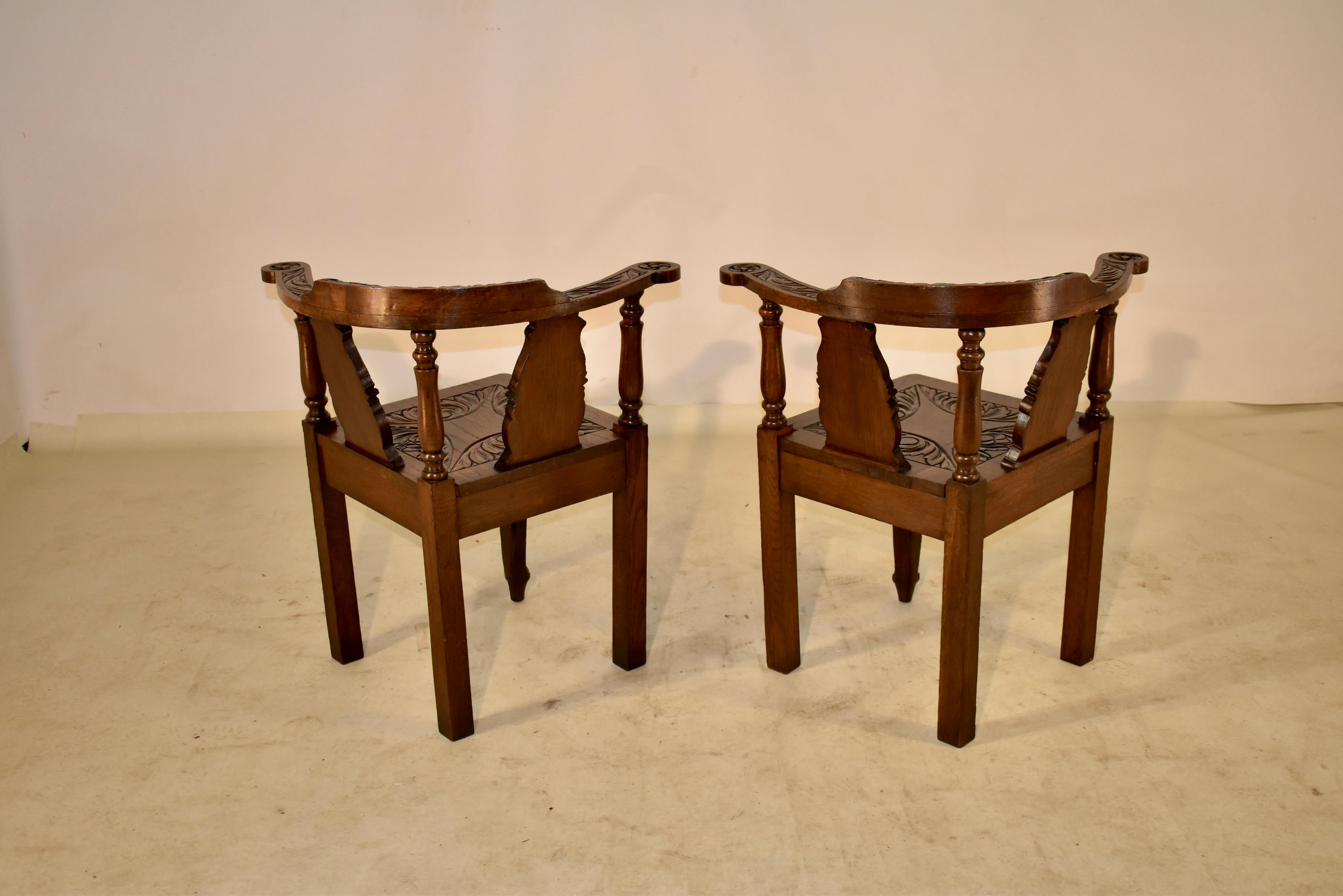 Pair of 19th Century Carved Oak Corner Chairs For Sale 4
