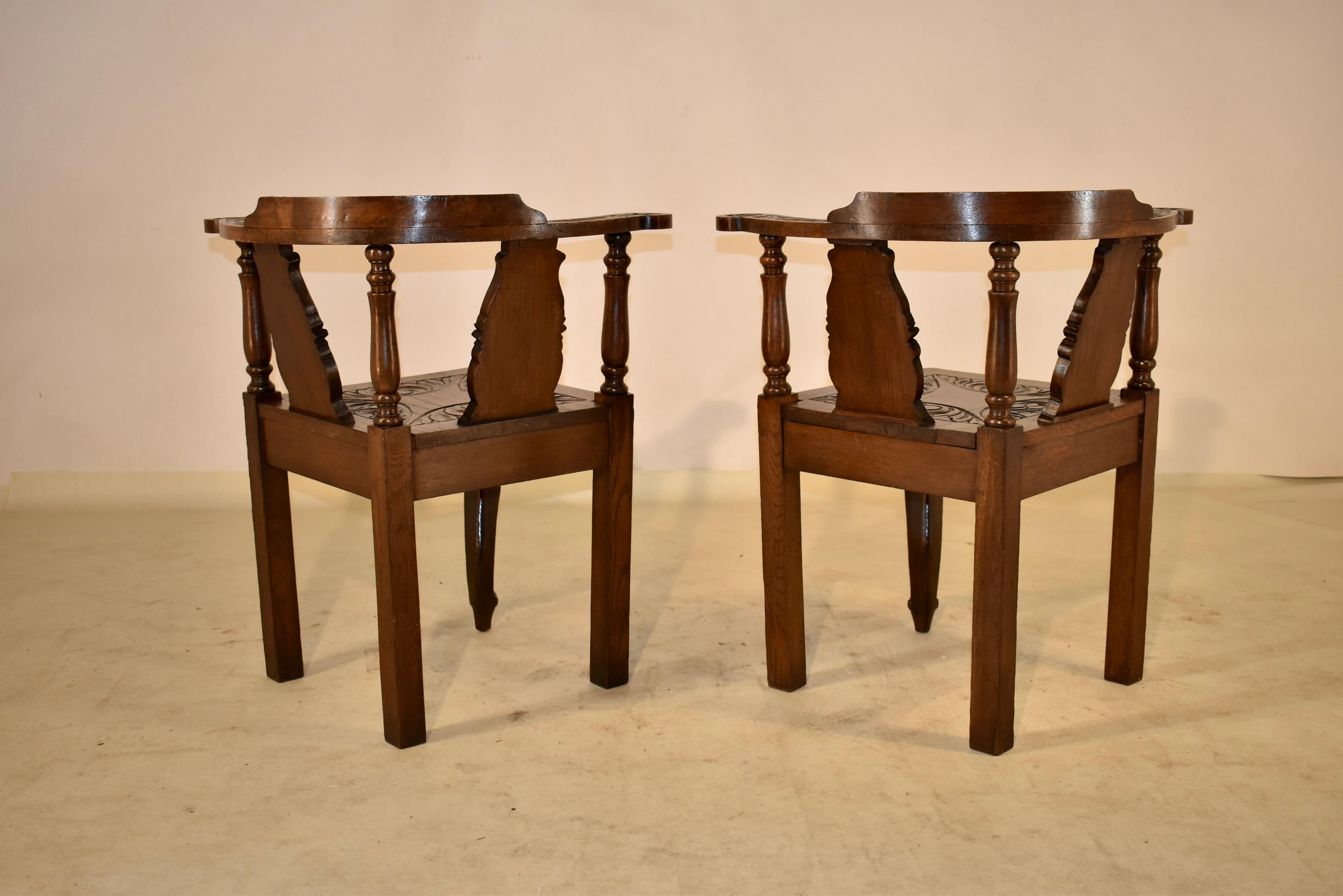 Pair of 19th Century Carved Oak Corner Chairs For Sale 3