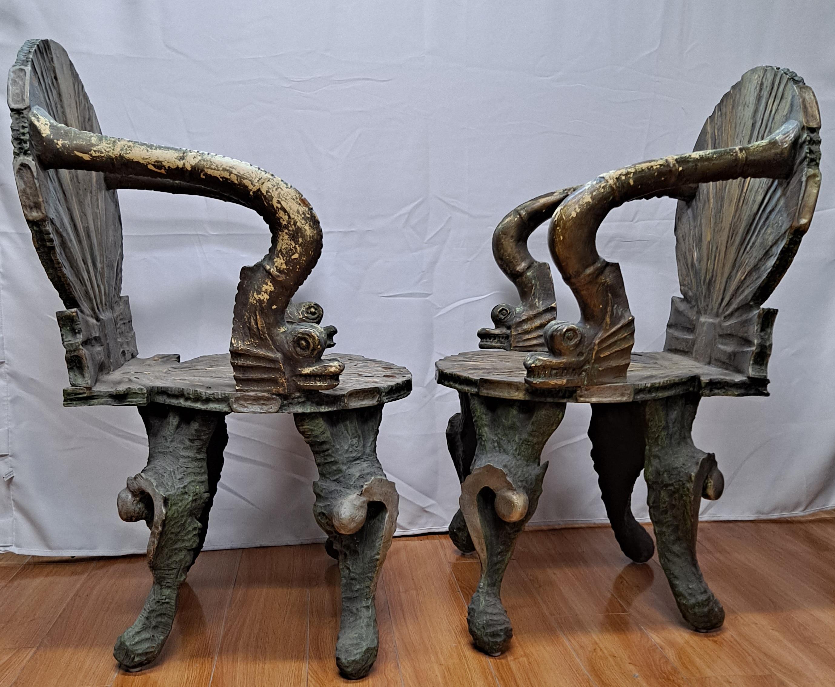 italien Paire de chaises de jardin vénitiennes en bois sculpté du 19ème siècle en vente