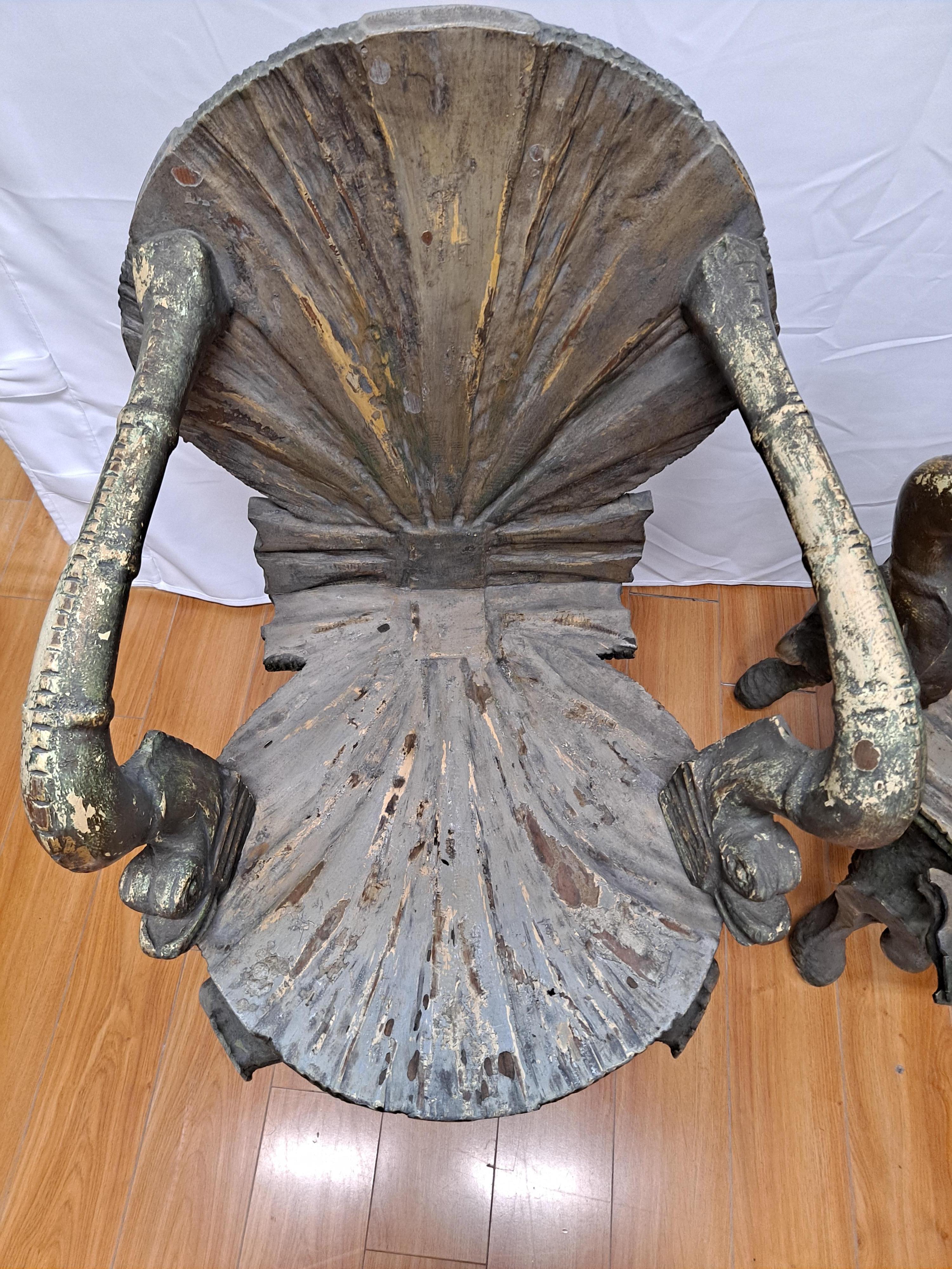 20ième siècle Paire de chaises de jardin vénitiennes en bois sculpté du 19ème siècle en vente