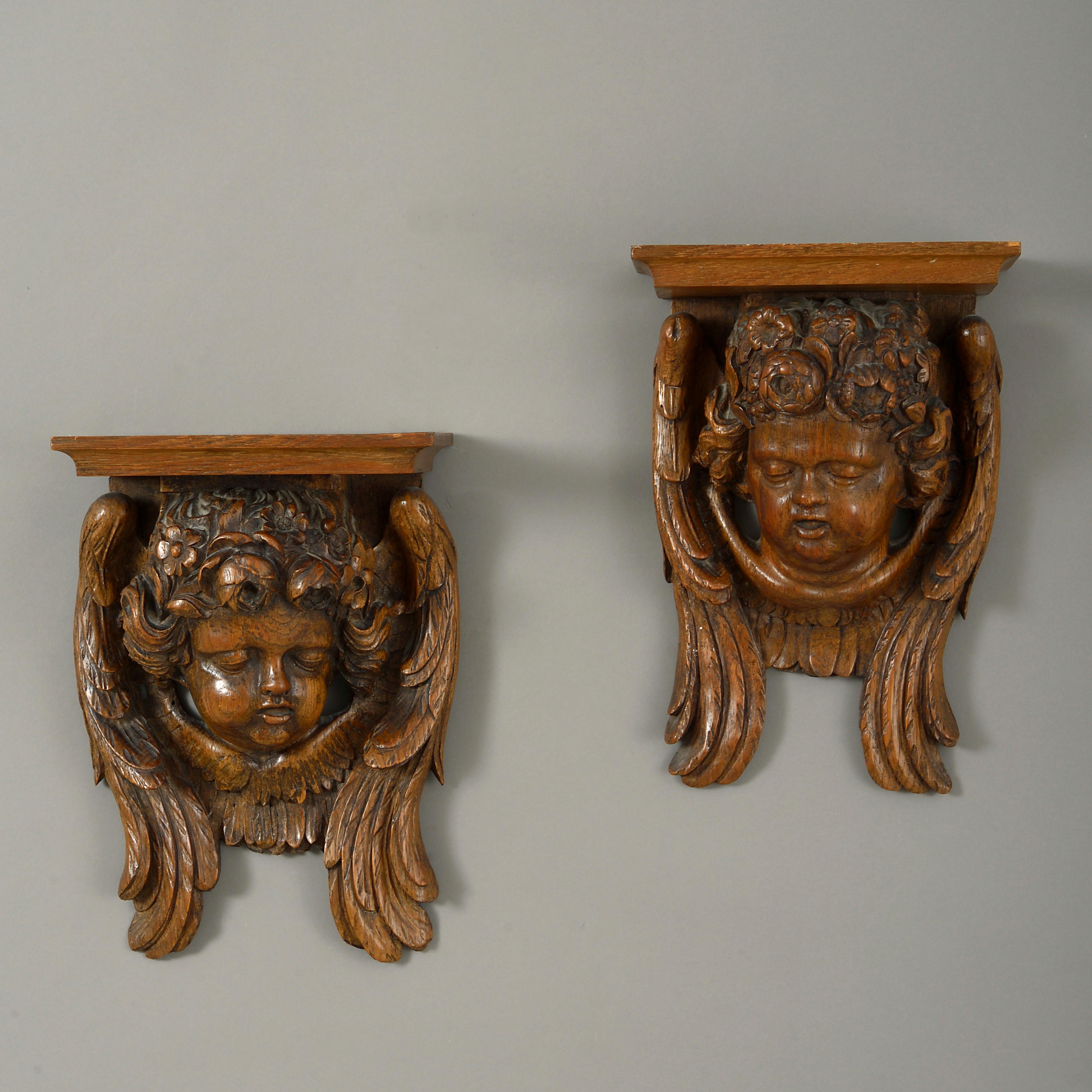 Paar geschnitzte Holz-Cherub-Wandhalterungen aus dem 19. Jahrhundert (Barock) im Angebot