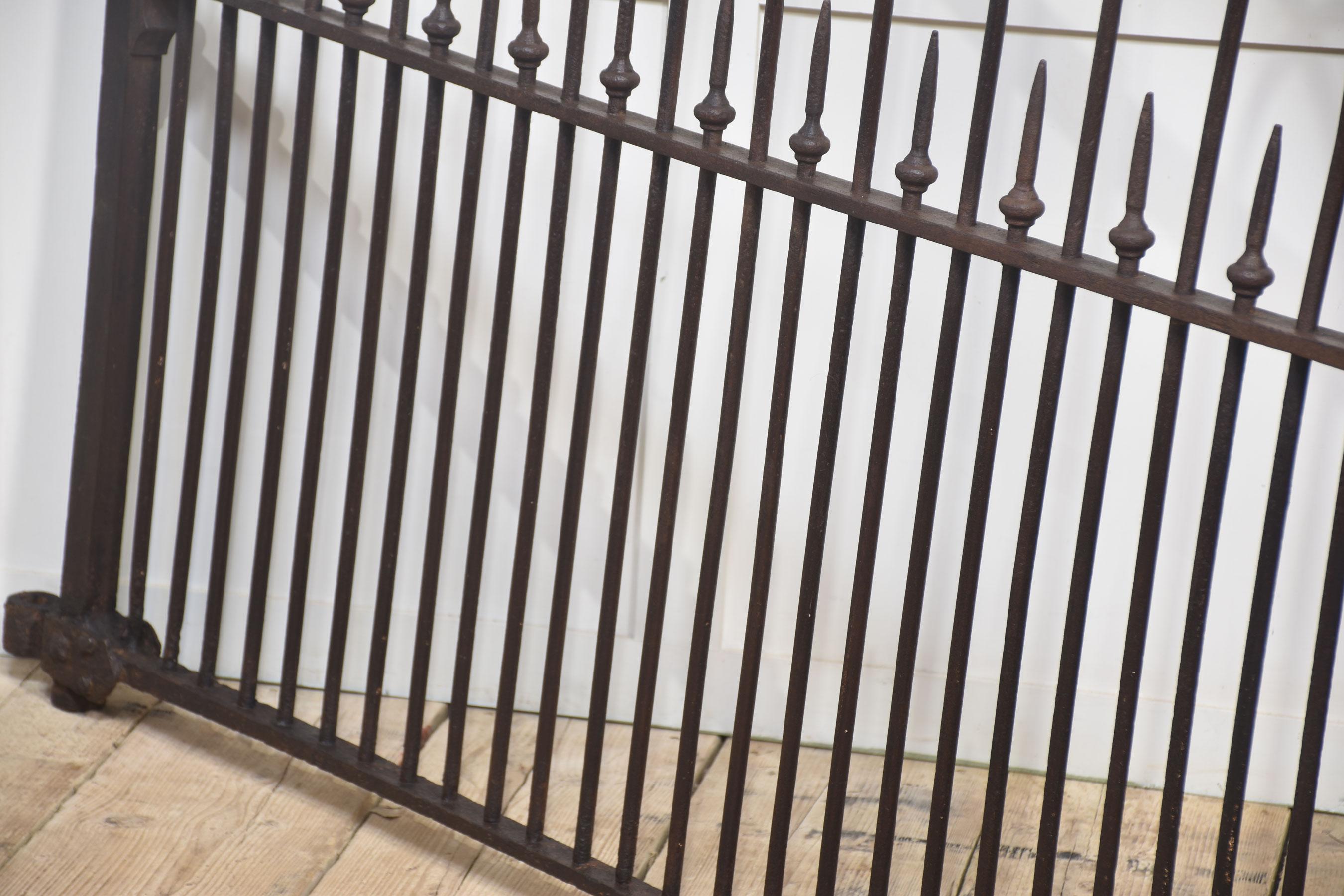 Pair of 19th Century cast and wrought iron gates For Sale 5