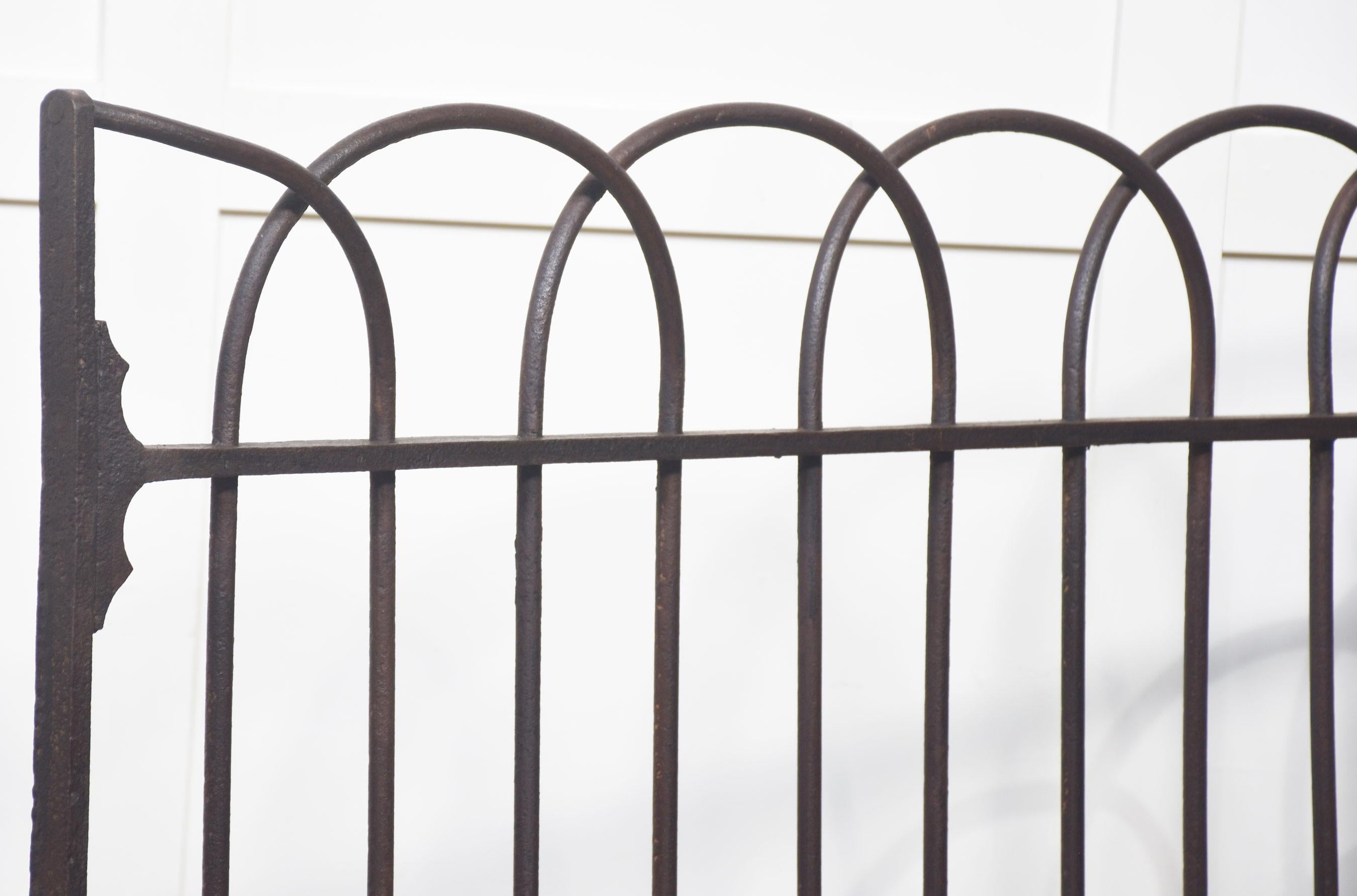 Pair of 19th Century cast and wrought iron gates For Sale 6