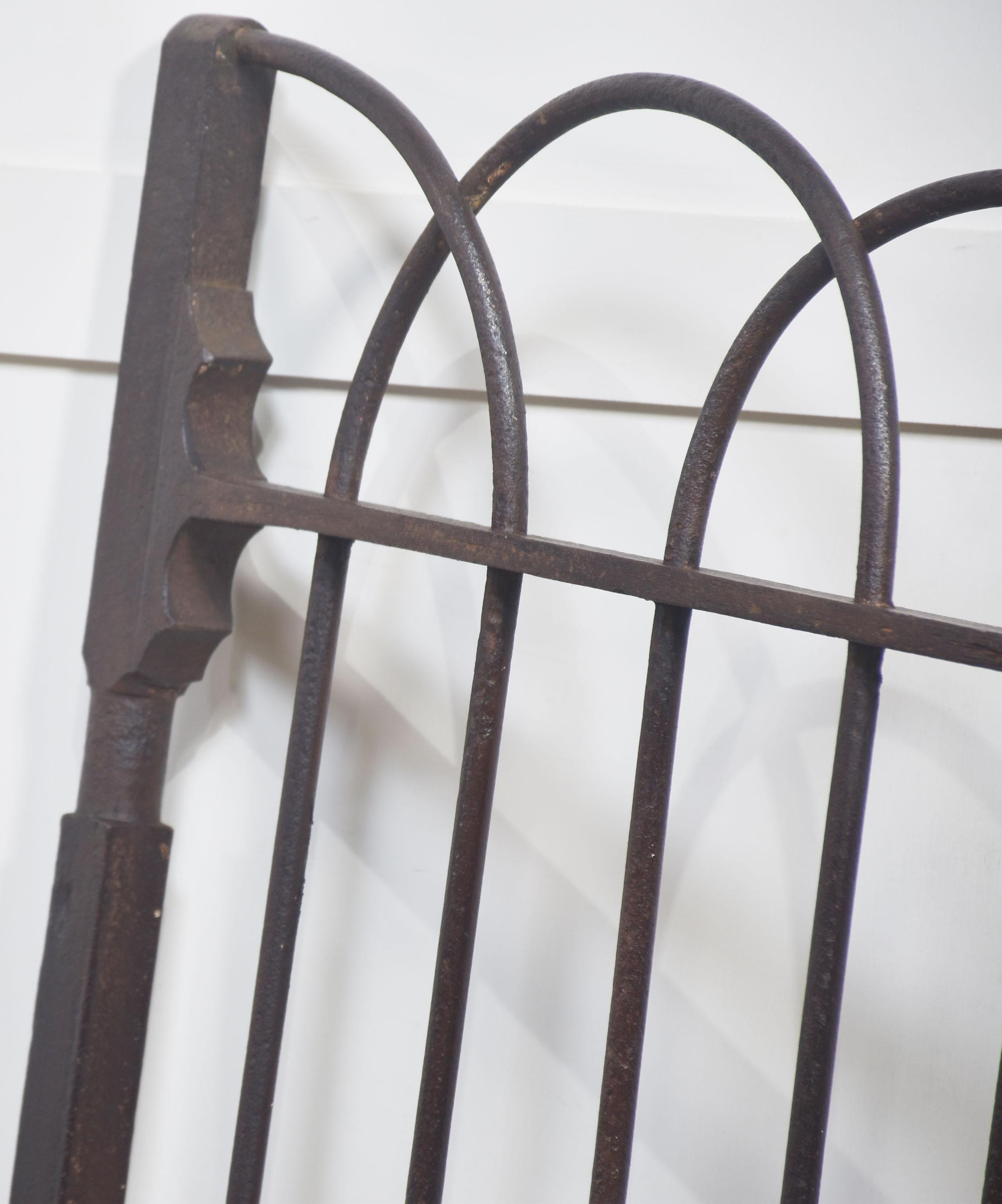 Pair of 19th Century cast and wrought iron gates For Sale 7