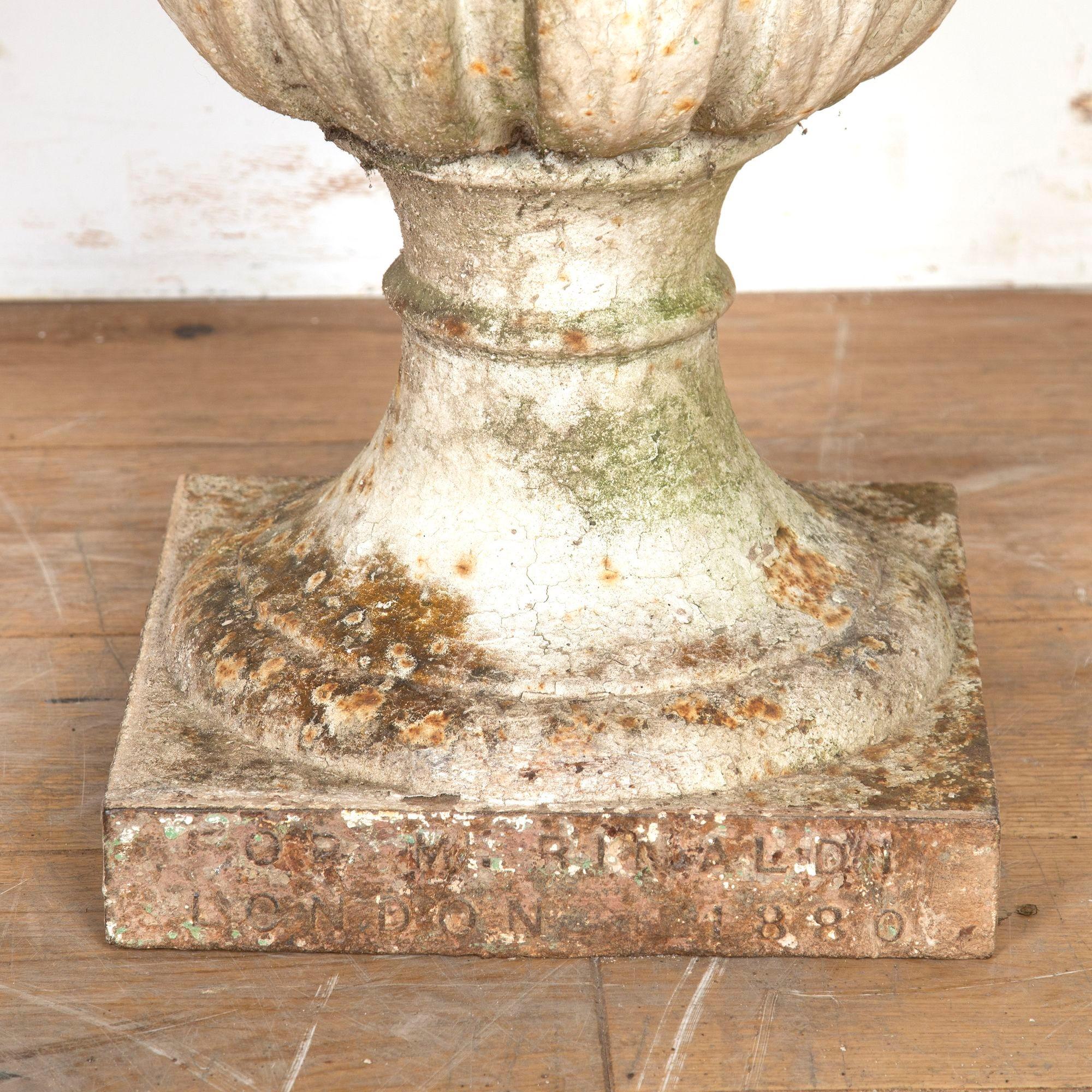 Pair of 19th Century Cast Iron Garden Urns In Good Condition For Sale In Gloucestershire, GB