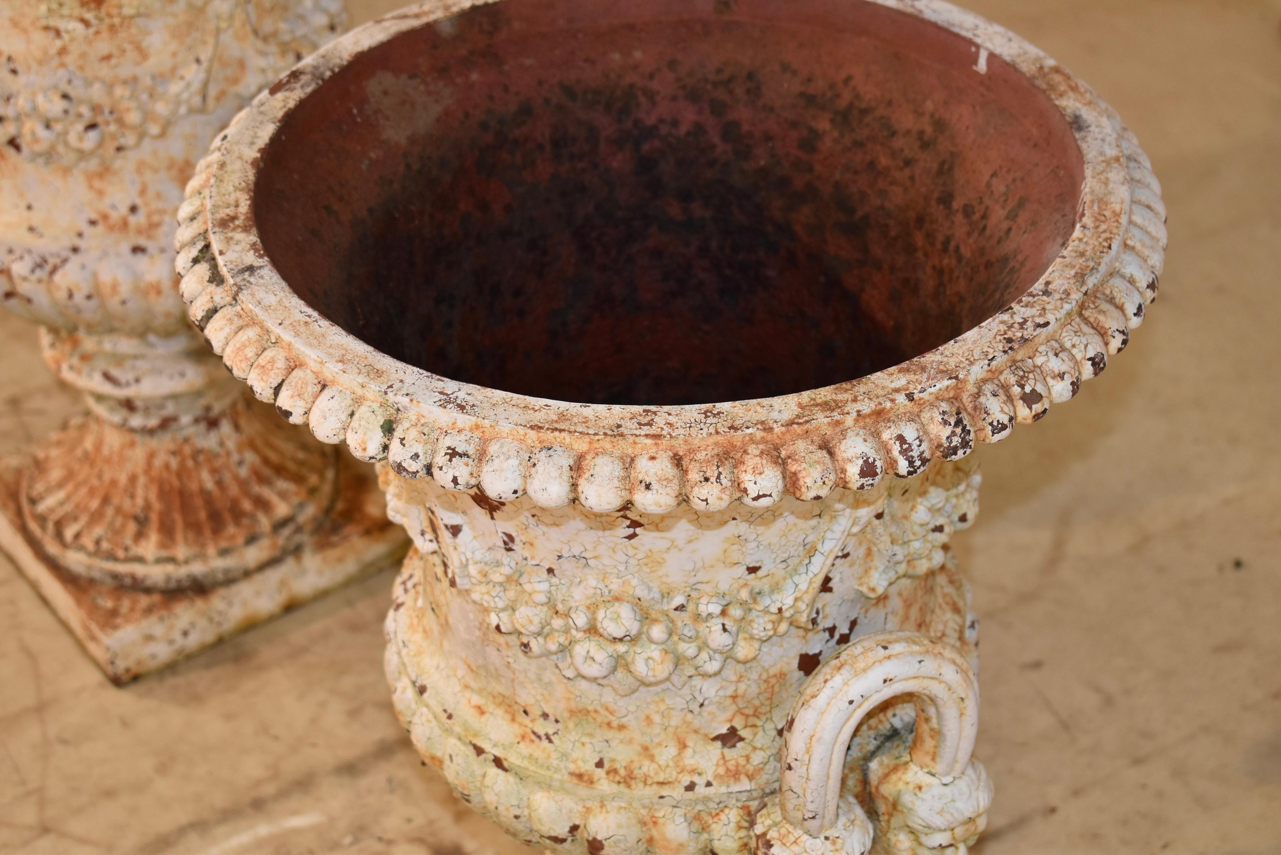 Coppia di fioriere in ghisa del XIX secolo in vendita 4