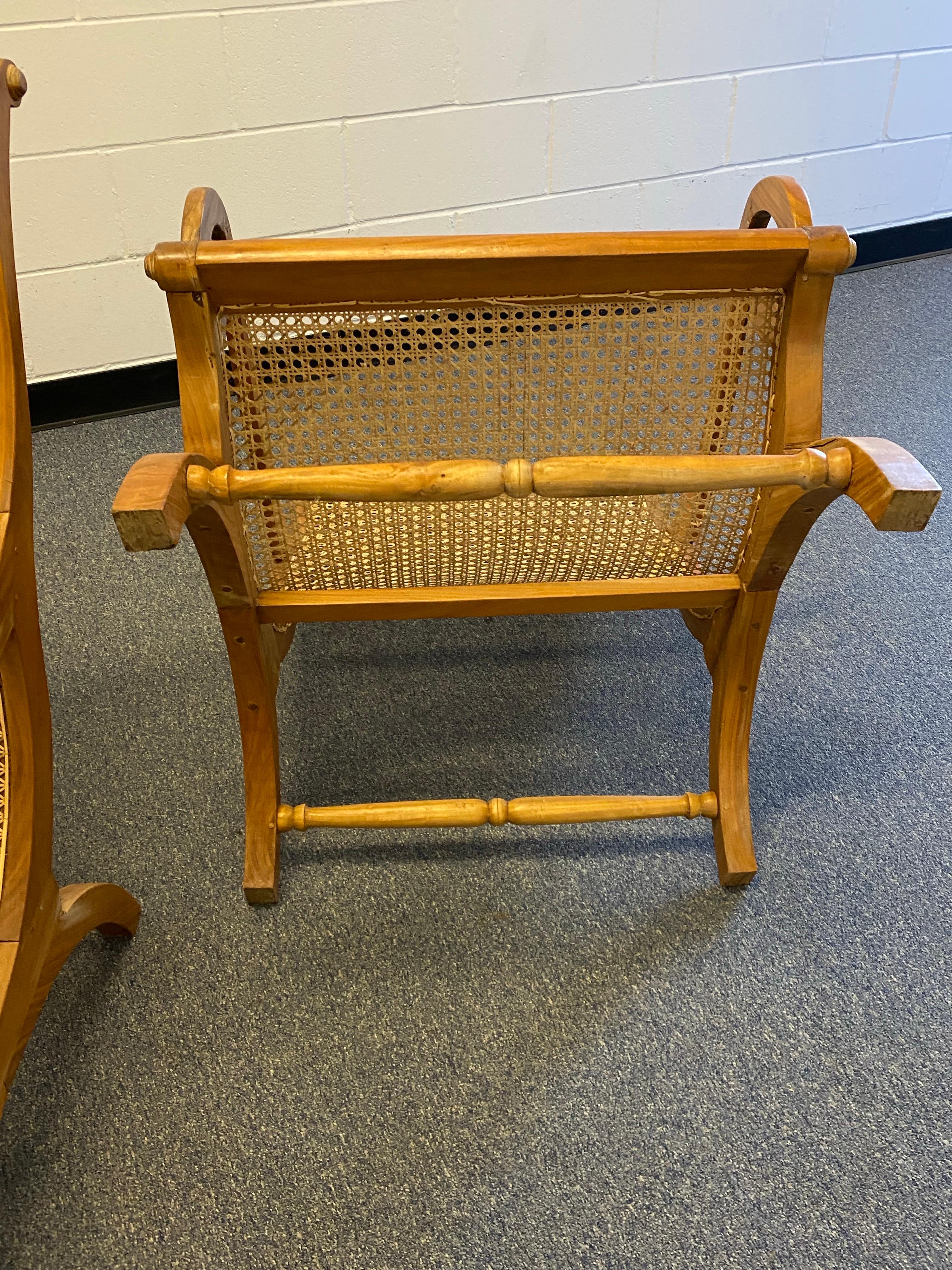 Pareja de sillones de salón de madera satinada y caña de Ceilán del siglo XIX en venta 5