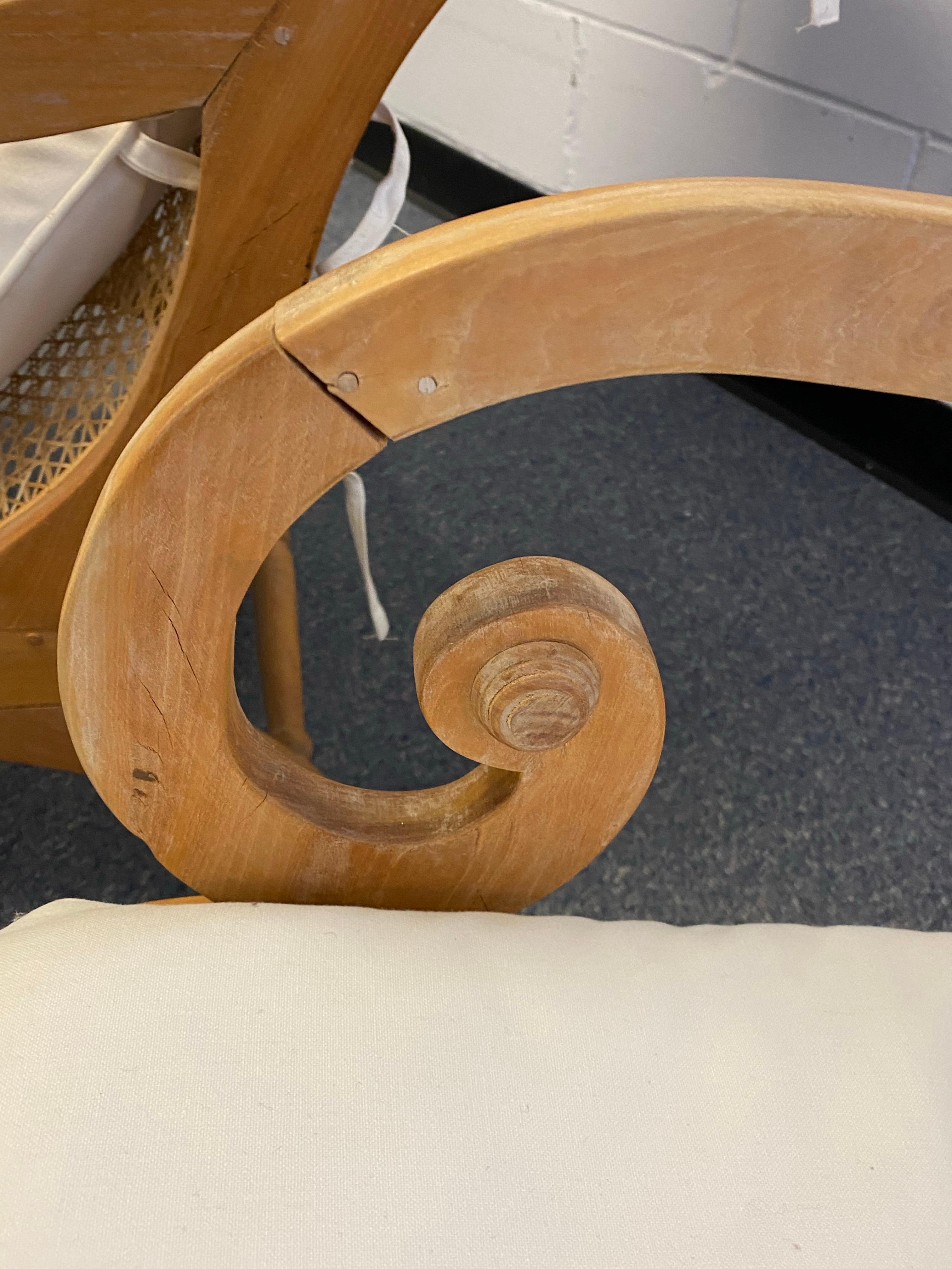 Pareja de sillones de salón de madera satinada y caña de Ceilán del siglo XIX Caña en venta
