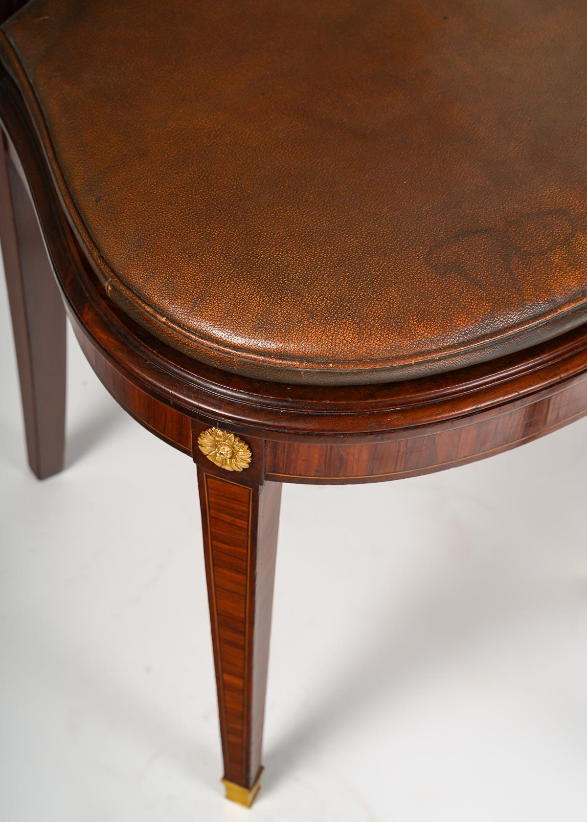 Doré Paire de chaises du 19ème siècle de style Louis XVI en vente