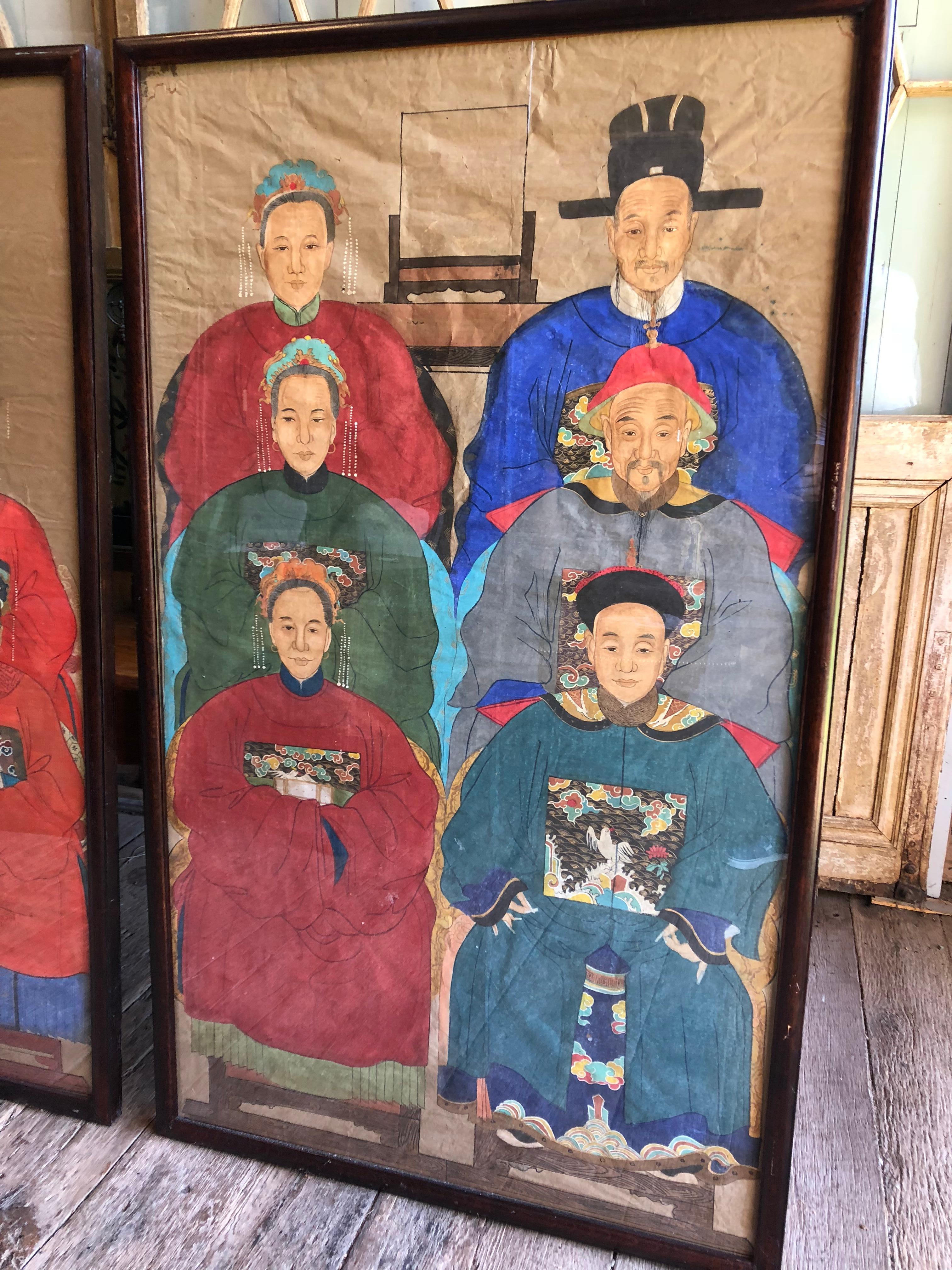Qing Paire de portraits d'ancêtres chinois du 19ème siècle, de grande taille, encadré en vente