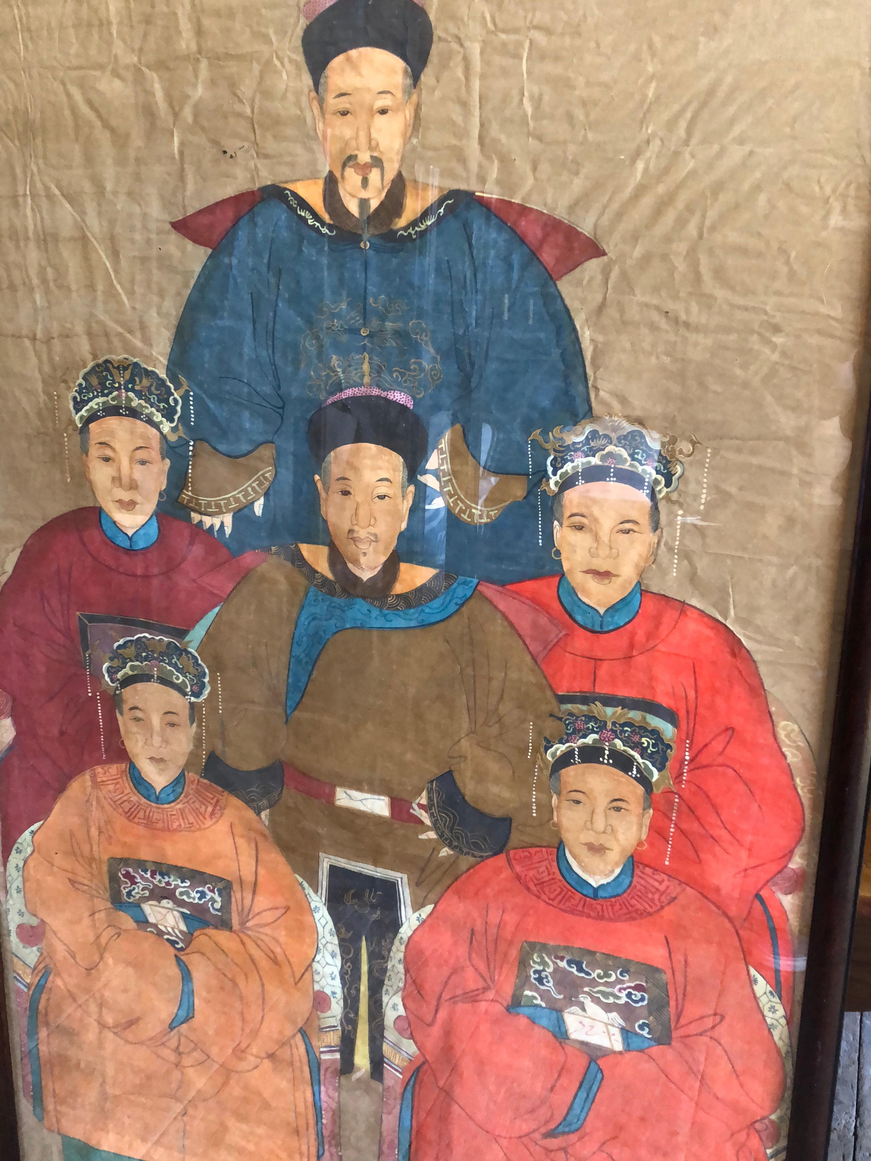Paire de portraits d'ancêtres chinois du 19ème siècle, de grande taille, encadré Bon état - En vente à Doylestown, PA