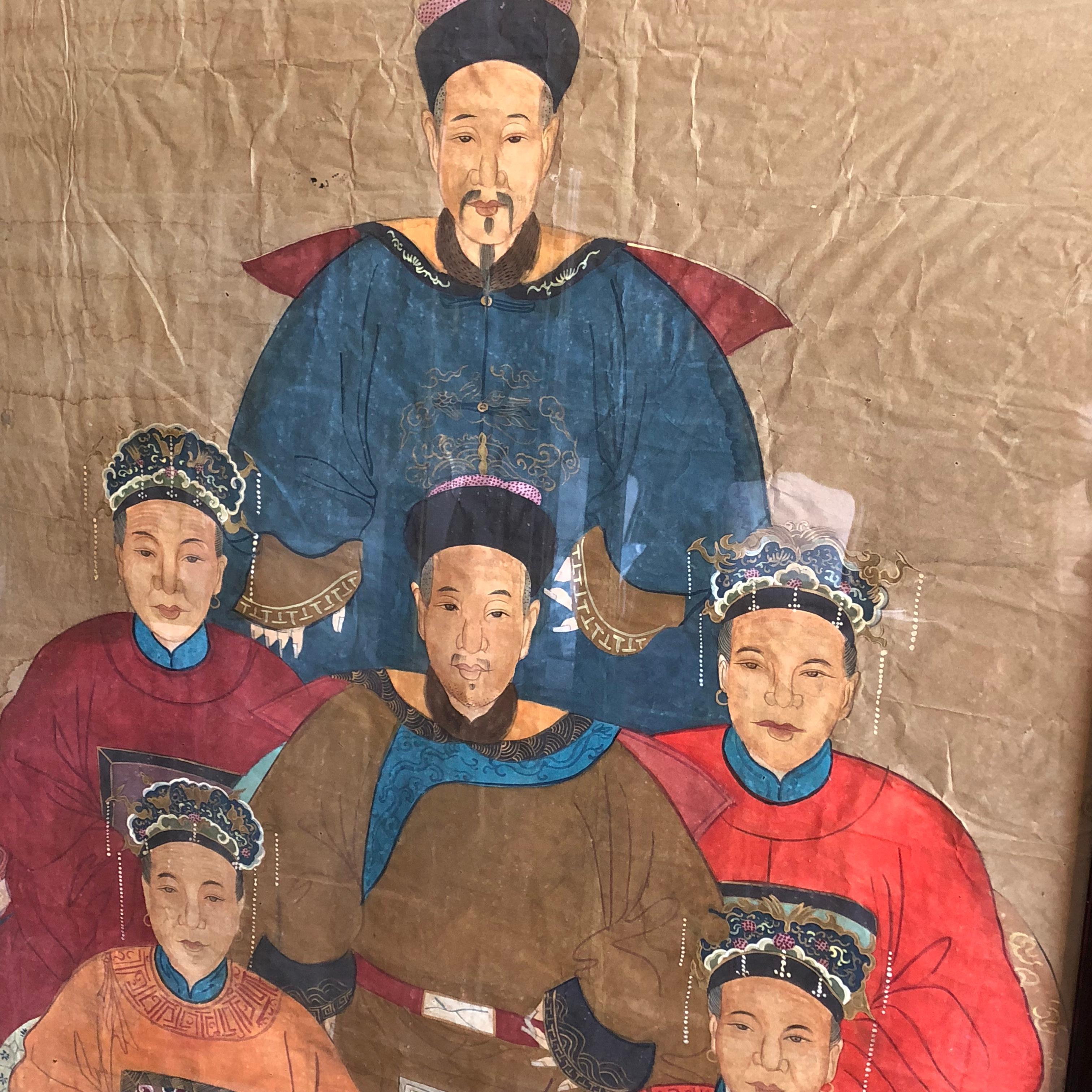 XIXe siècle Paire de portraits d'ancêtres chinois du 19ème siècle, de grande taille, encadré en vente