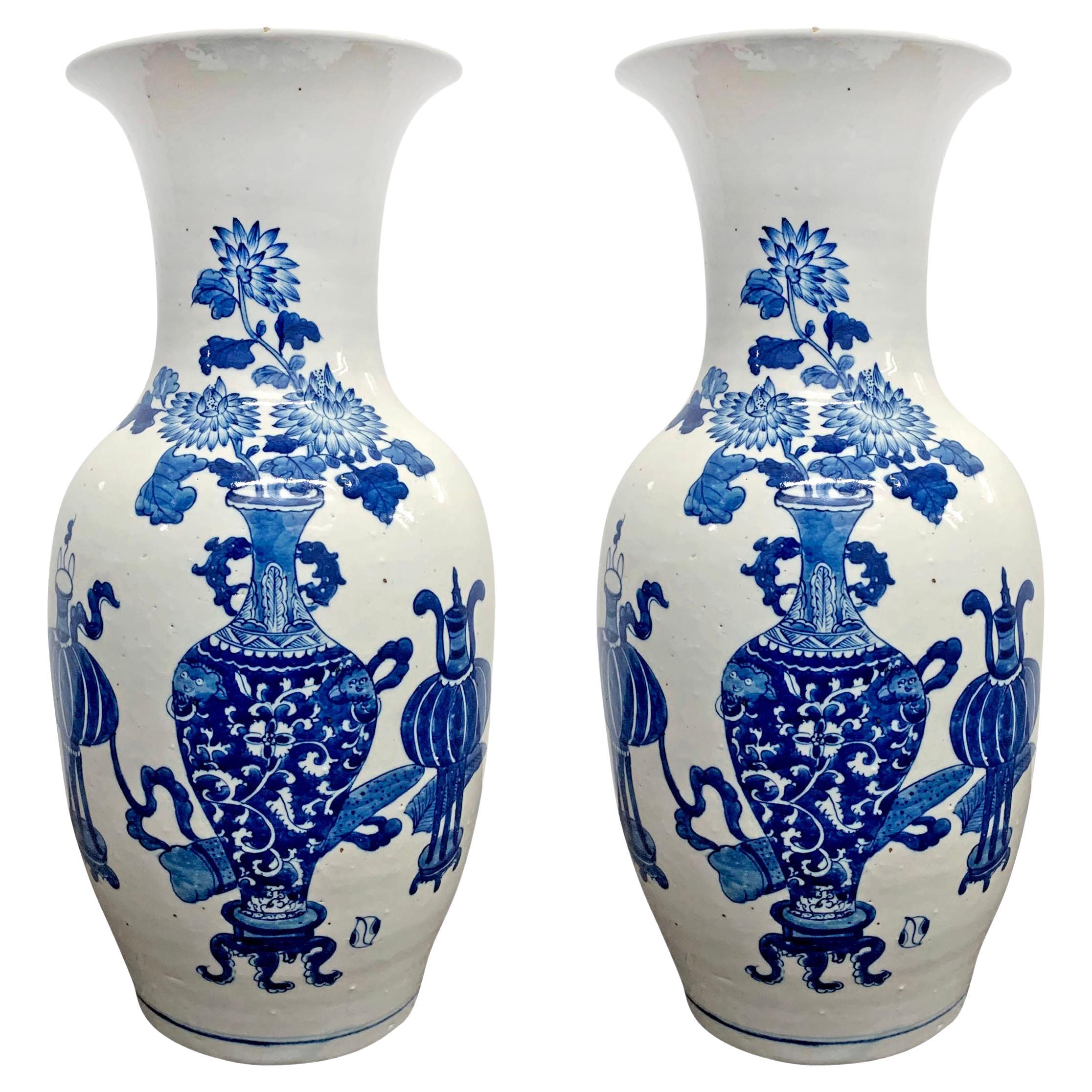 Pair of 19th Century Chinese Blue and White Vases For Sale