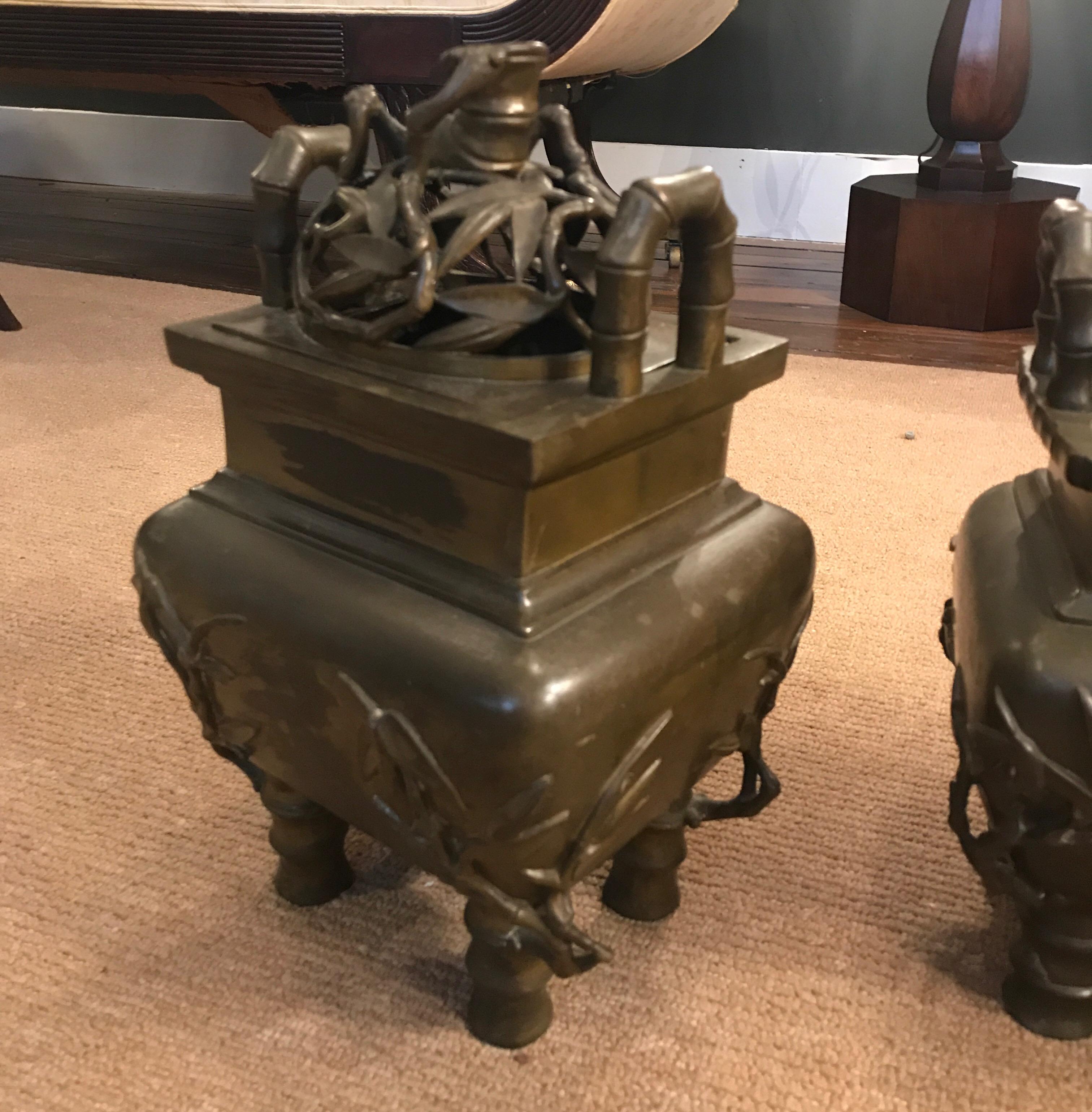Pair of 19th Century Chinese Bronze Censer Urns In Good Condition In Lambertville, NJ