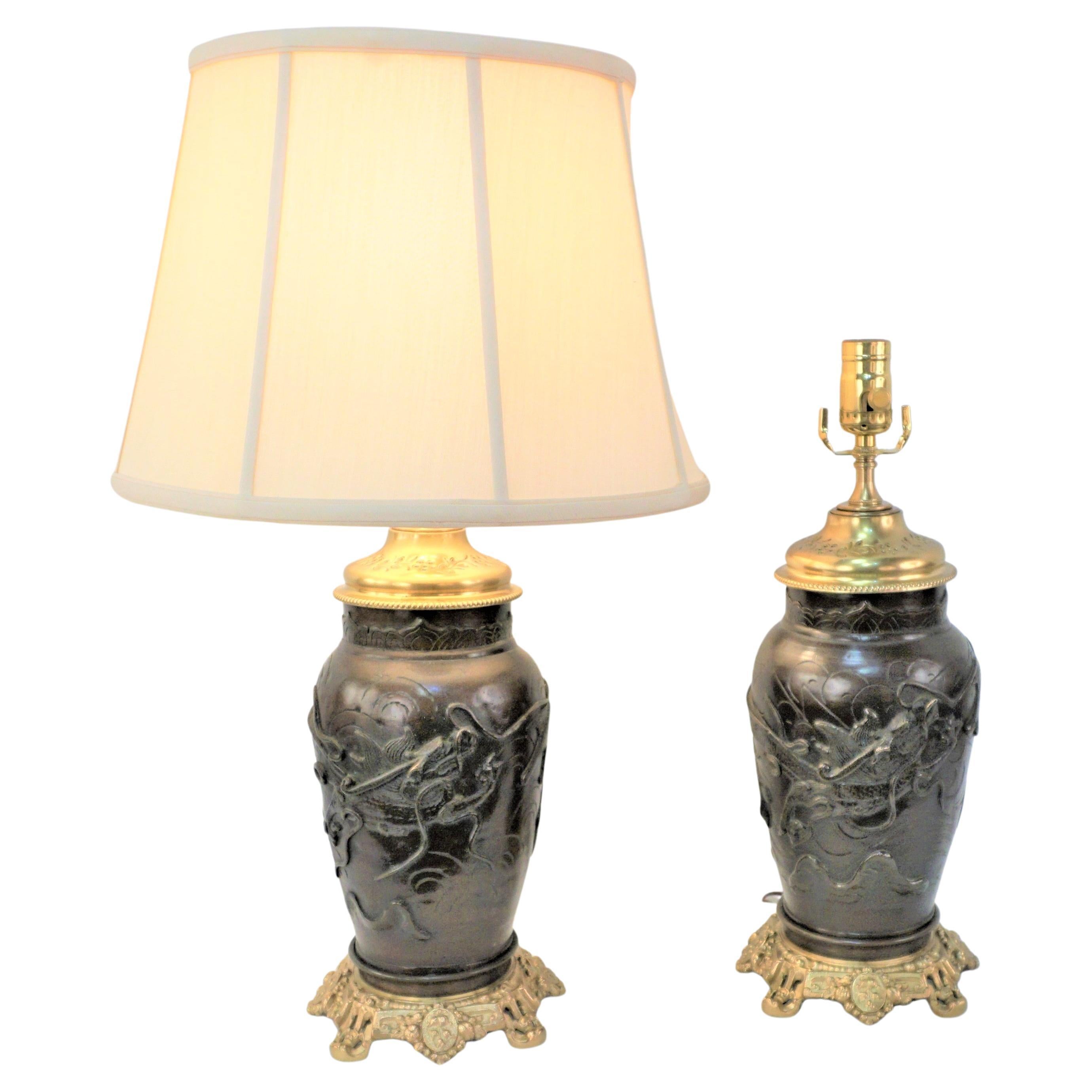 Paire de lampes de table en bronze chinoises du XIXe siècle