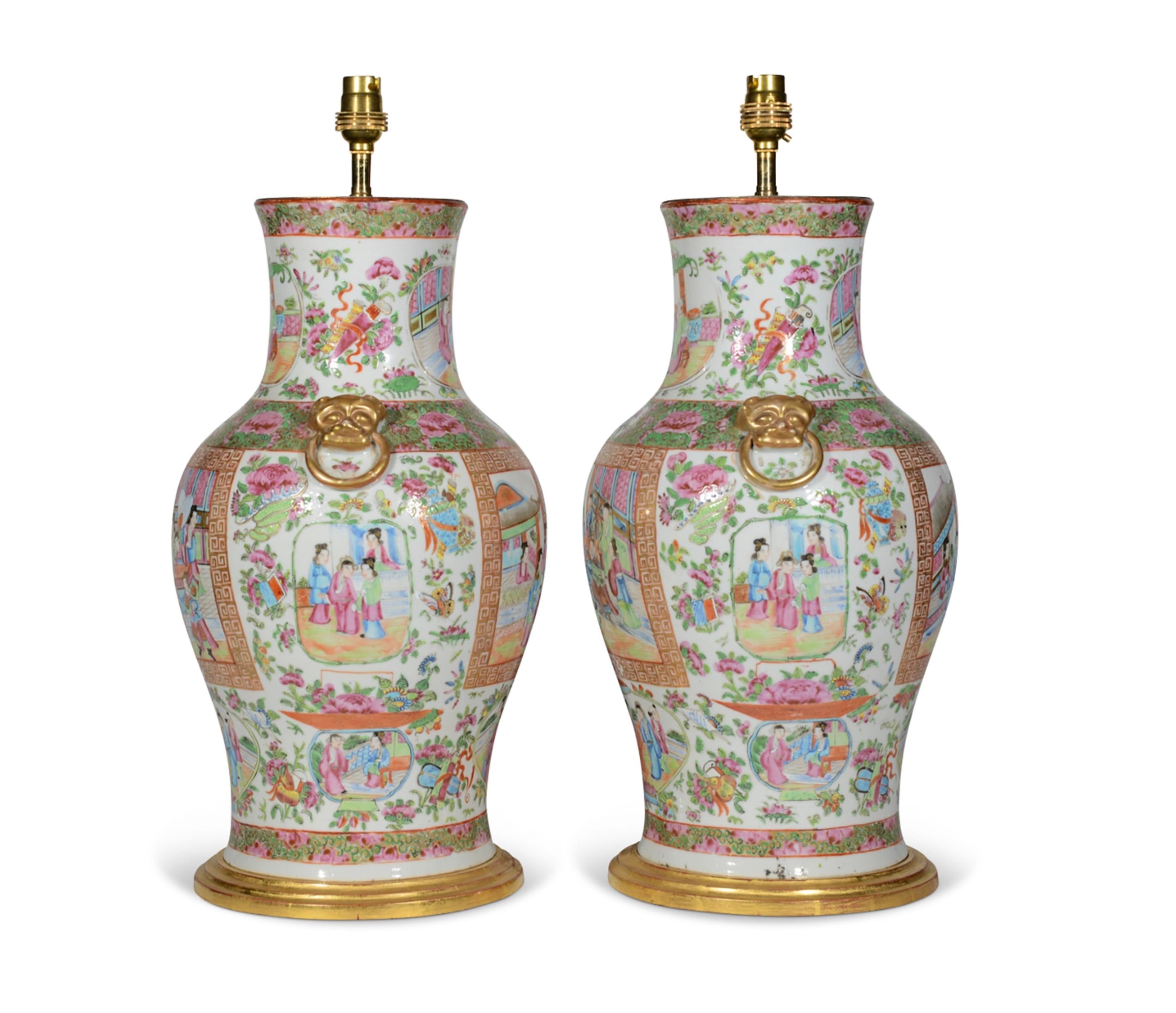 Paire de lampes de bureau anciennes chinoises en porcelaine de Canton du 19ème siècle, en forme de balustre en vente 3