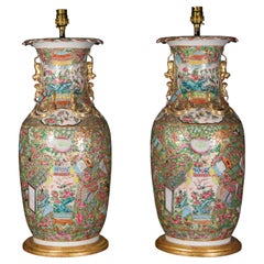 Paire de lampes de bureau anciennes chinoises en porcelaine de Canton du 19ème siècle, en forme de balustre