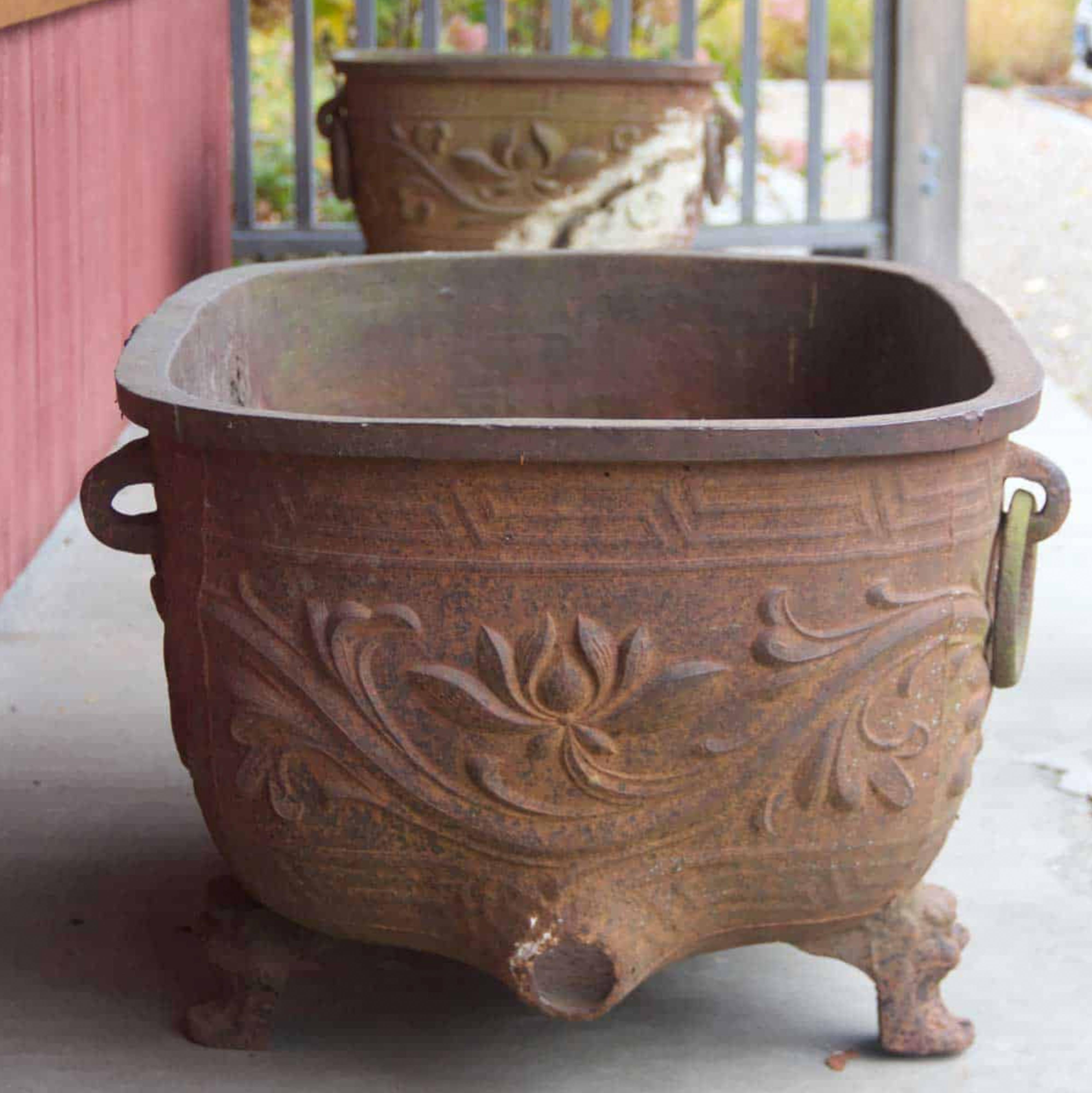 Calco Coppia di vasche da bagno cinesi in ghisa del XIX secolo in vendita