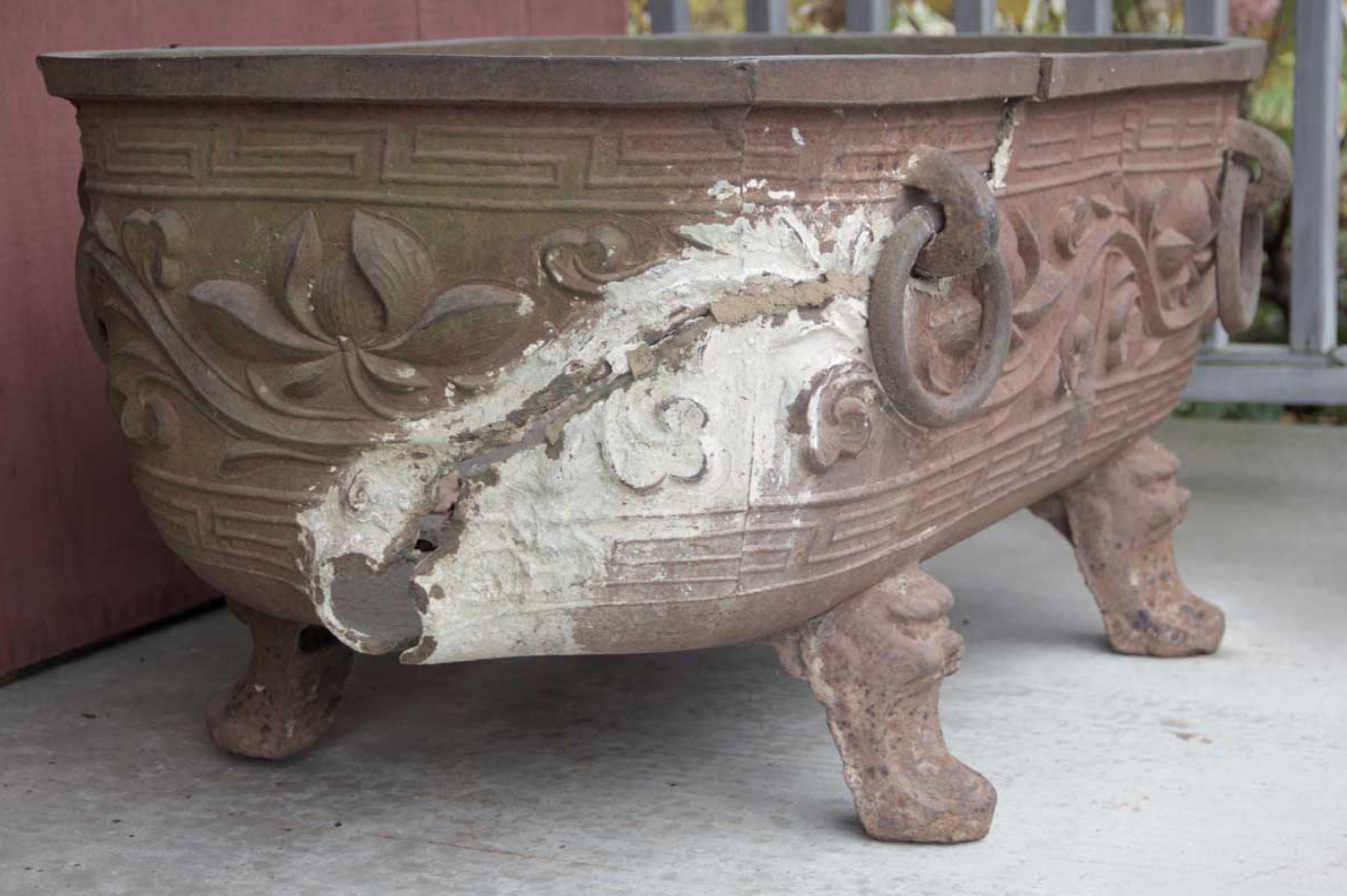 Ferro Coppia di vasche da bagno cinesi in ghisa del XIX secolo in vendita