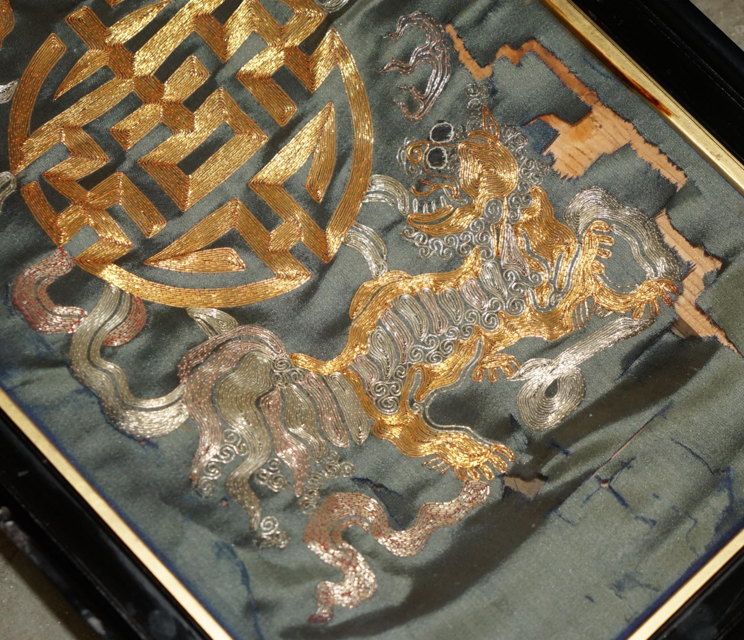 PAIR OF 19TH CENTURY CHINESE DRAGON FOO DOG GOLD SILVER STITCH SILK EMBROIDERIEs For Sale 11