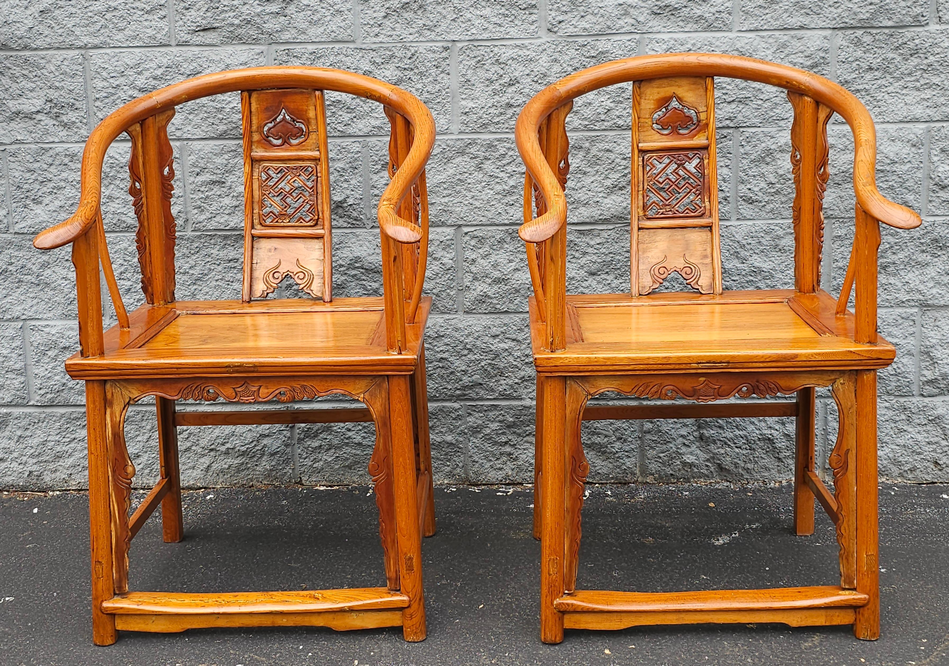 Chinese Pair of 19th Century Qing Elmwood Horseshoe-Back Armchairs For Sale