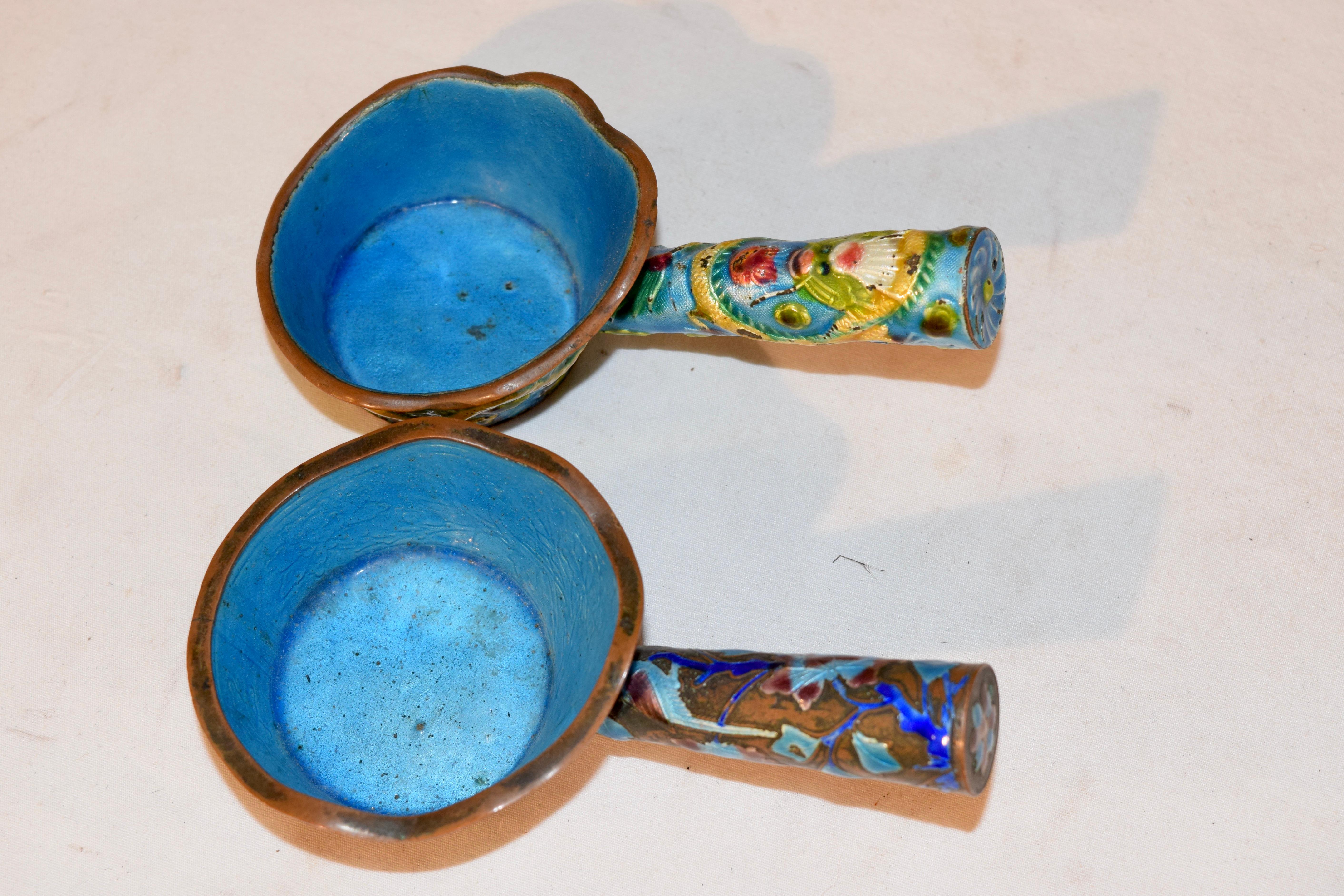 Pair of 19th Century Chinese Enameled Ladles In Good Condition In High Point, NC