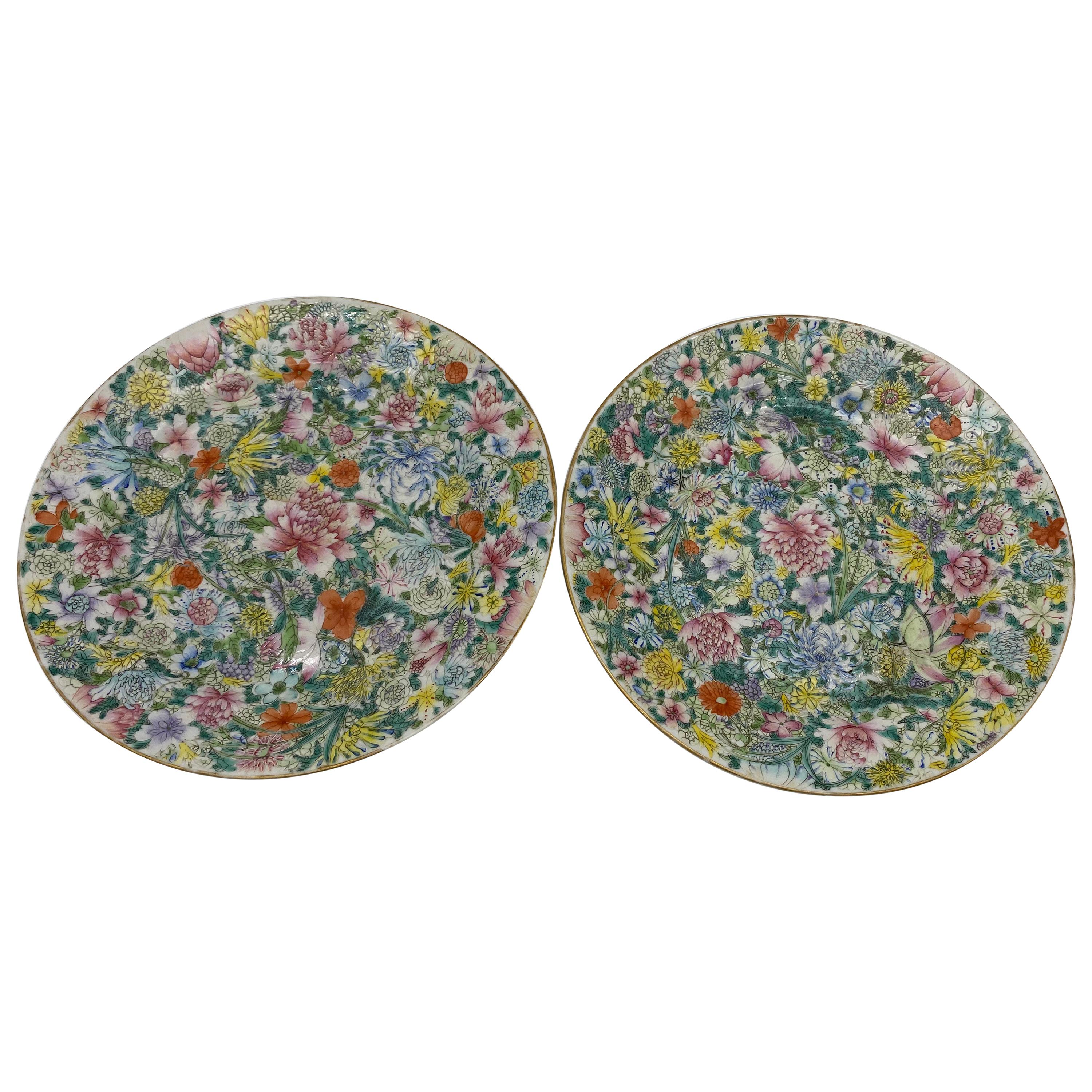 Paar chinesische Porzellanteller mit Blumenblüten aus dem 19