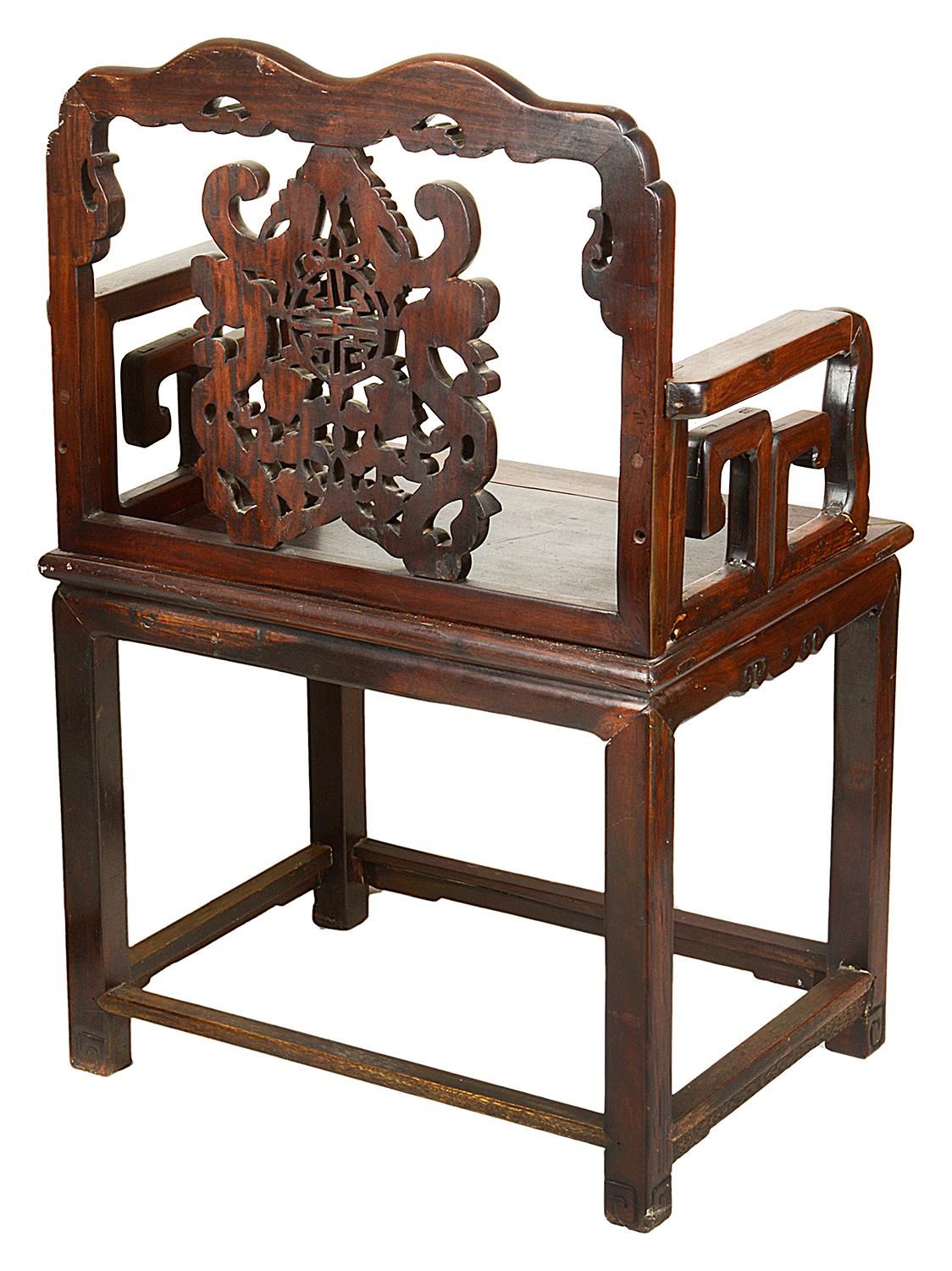 Chinois Paire de fauteuils chinois en bois de feuillus du XIXe siècle en vente