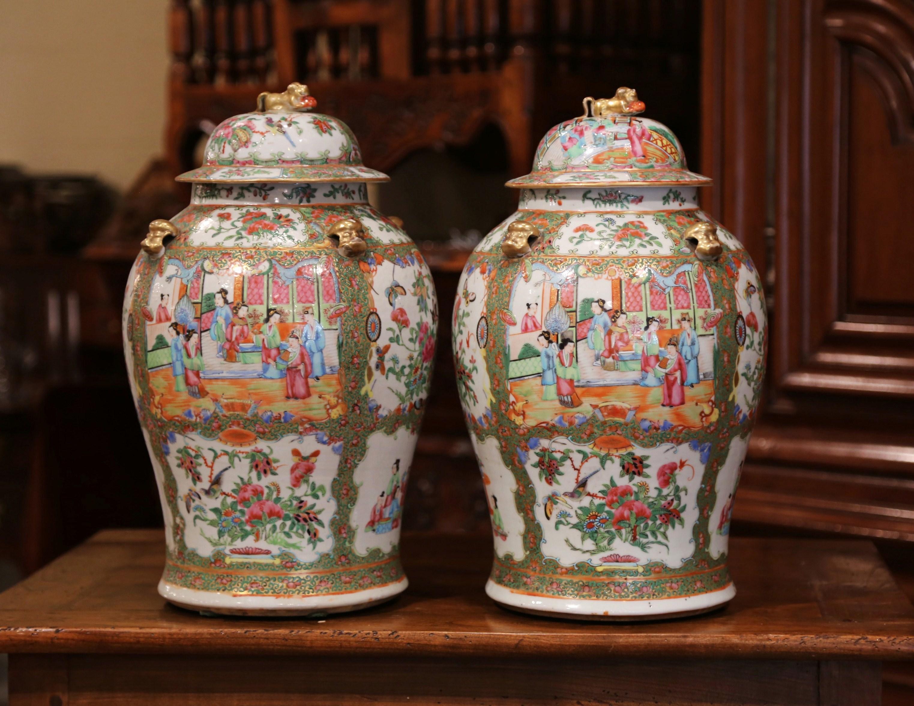 Pair of 19th Century Chinese Porcelain Famille Rose Jars with Foo Dogs Lids In Excellent Condition In Dallas, TX