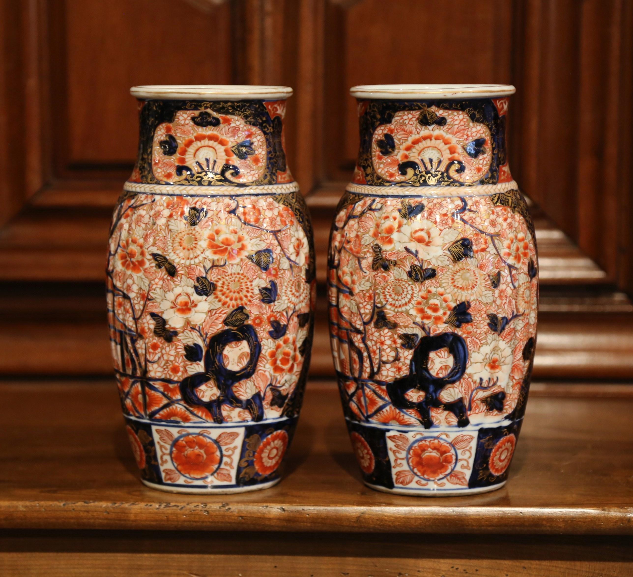 Pair of 19th Century Japanese Porcelain Imari Vases with Floral Decor 1