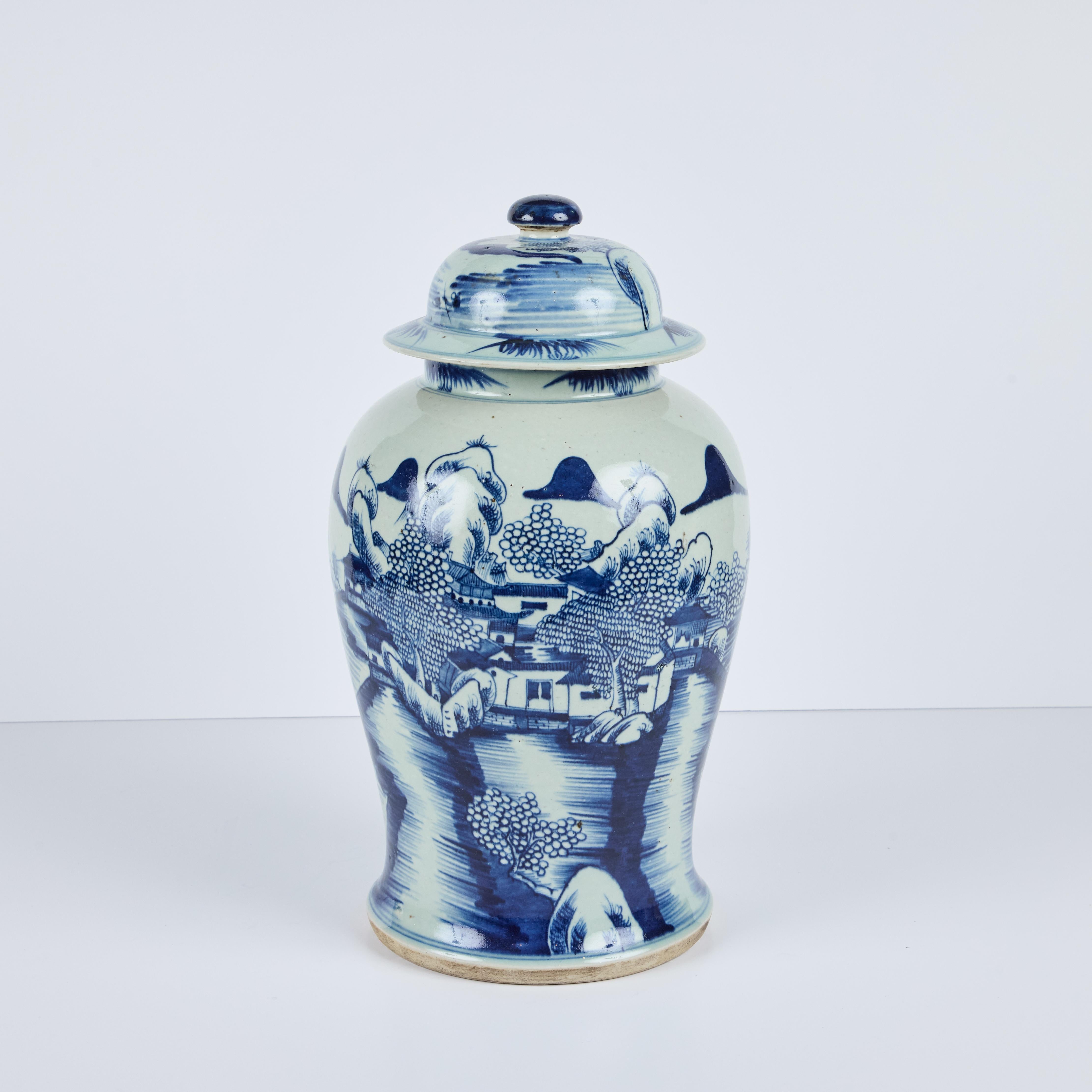 Pair of early 20th century, circa 1920 Chinese Porcelain Lidded Jars For Sale 1