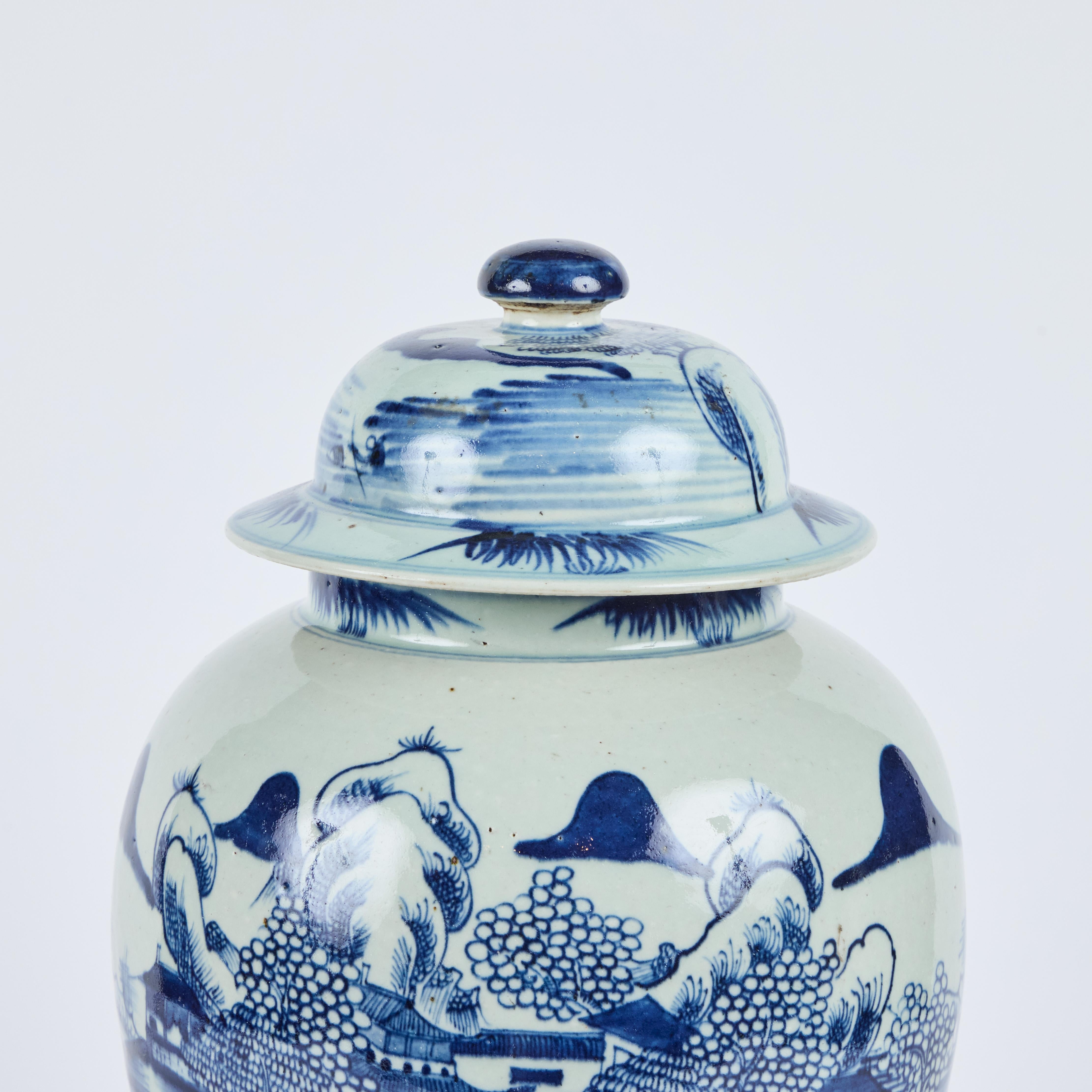 Pair of early 20th century, circa 1920 Chinese Porcelain Lidded Jars For Sale 2