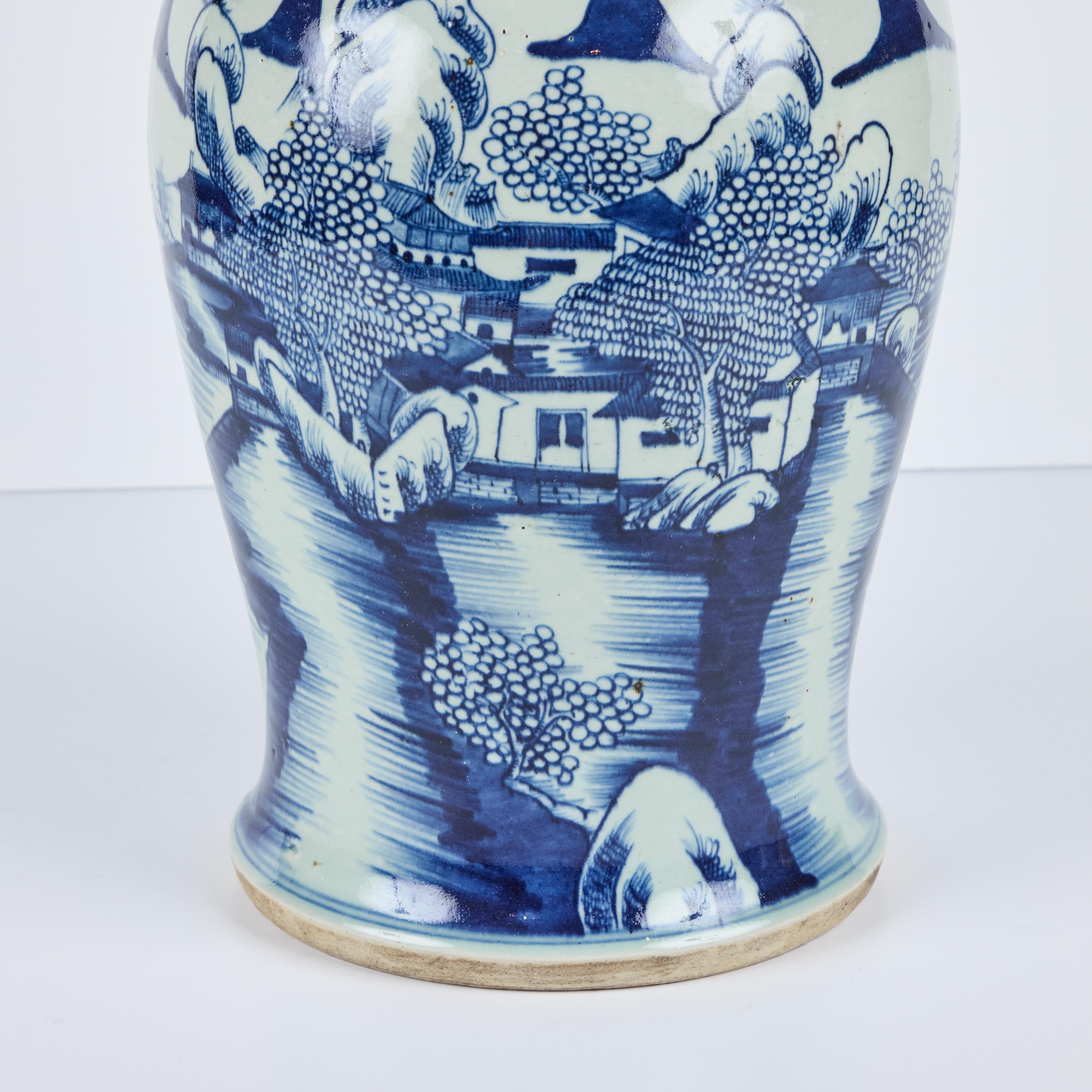 Pair of early 20th century, circa 1920 Chinese Porcelain Lidded Jars For Sale 3