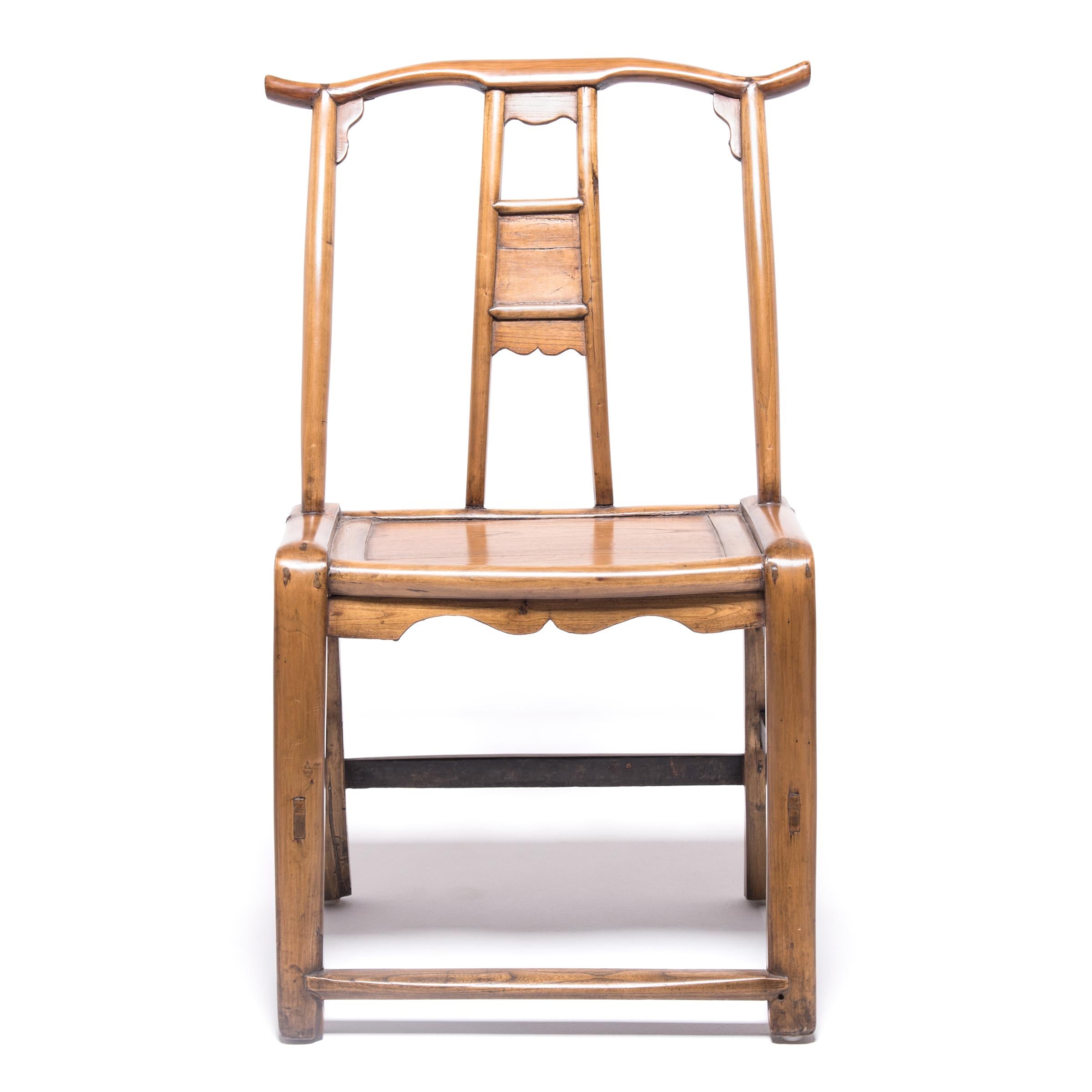 Ein Paar gebogene Stühle im chinesischen Provinzstil, um 1850 im Angebot 4