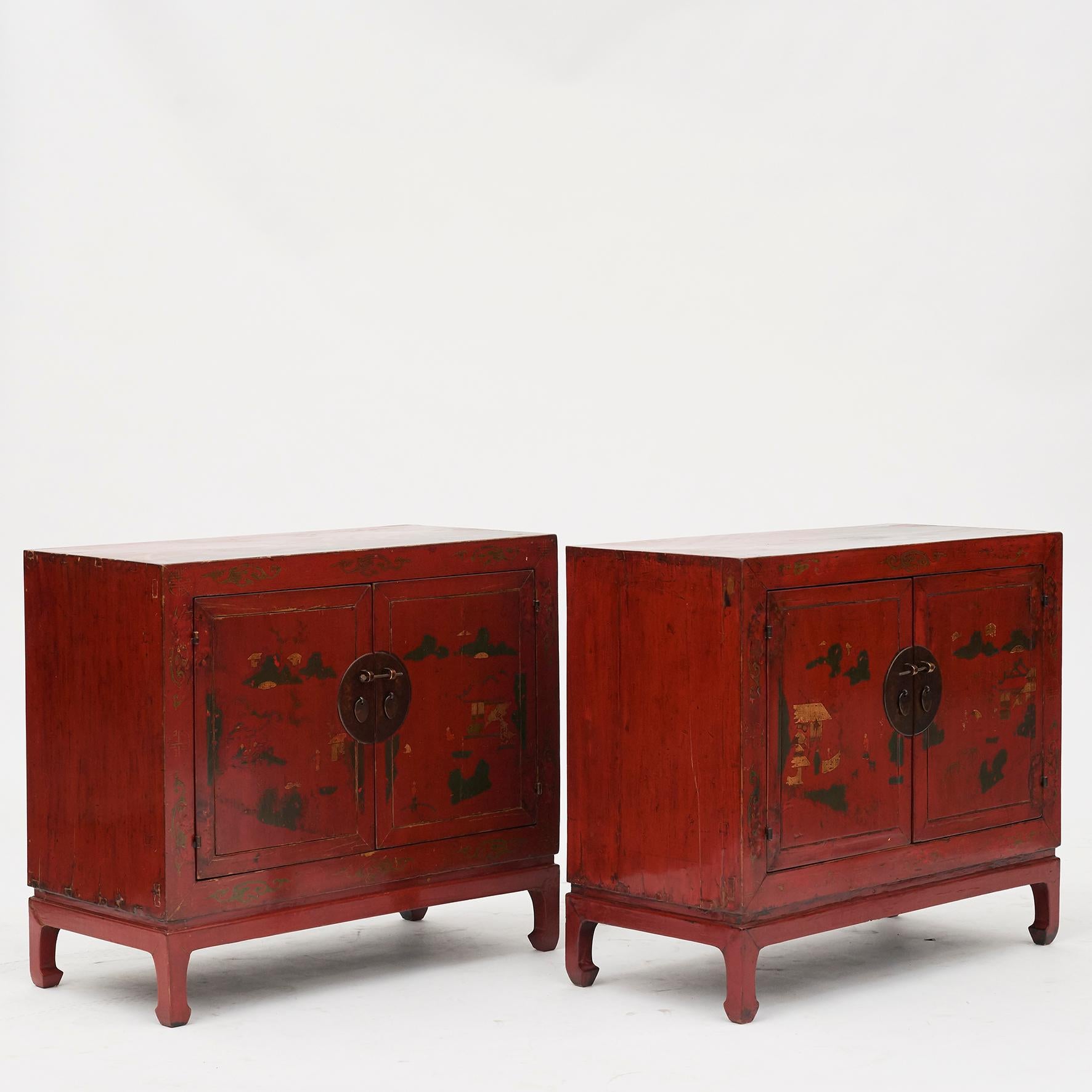 Pair of two-door cabinets.
Original red lacquer and decorations in polychrome, with natural patina.

From Shanxi Province 1830-1850, China.

 