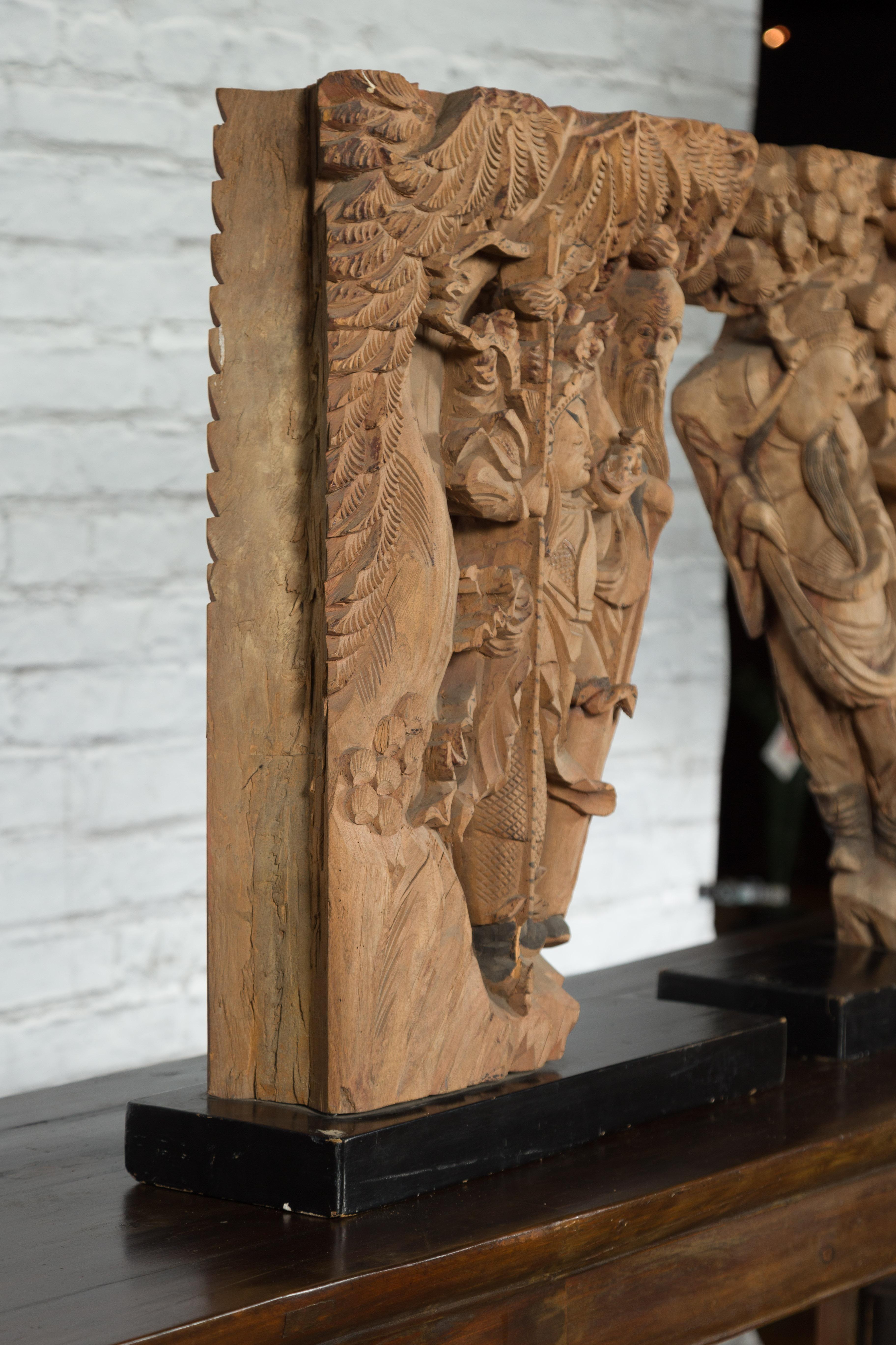 Pair of 19th Century Chinese Qing Dynasty Hand-Carved Wooden Temple Corbels For Sale 12