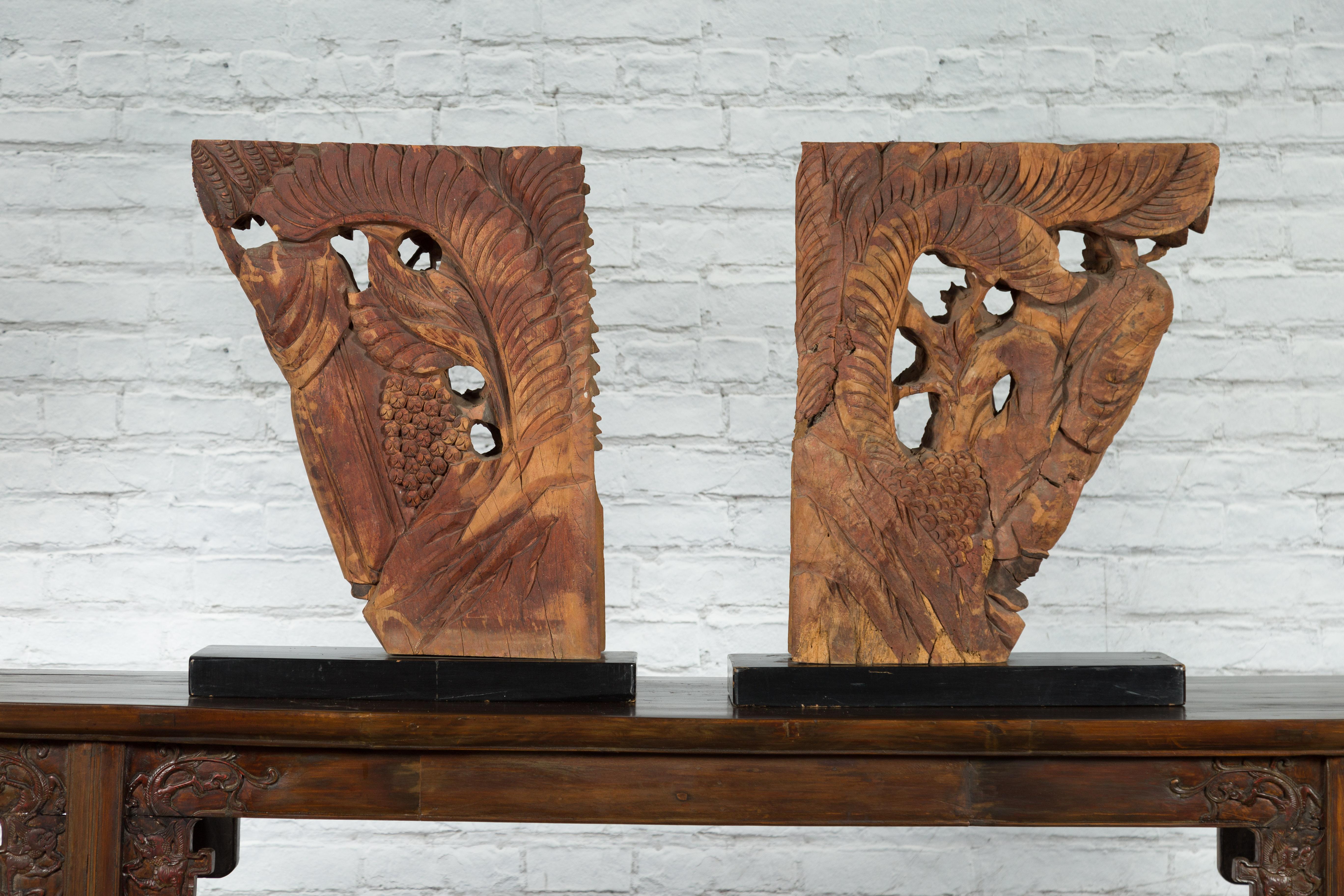 Pair of 19th Century Chinese Qing Dynasty Hand-Carved Wooden Temple Corbels For Sale 16