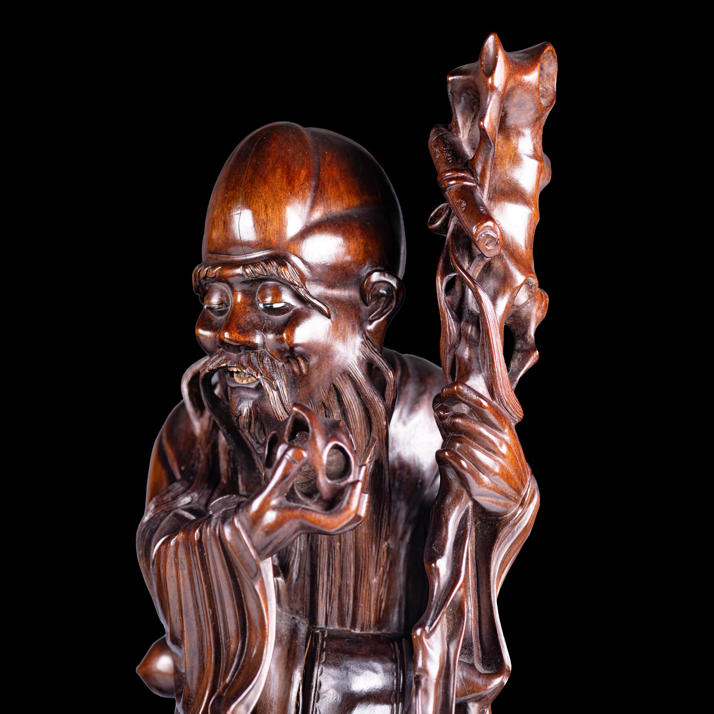 Paire de figurines d'immortels en bois dur de la dynastie chinoise Qing du 19e siècle Bon état - En vente à Dublin, IE